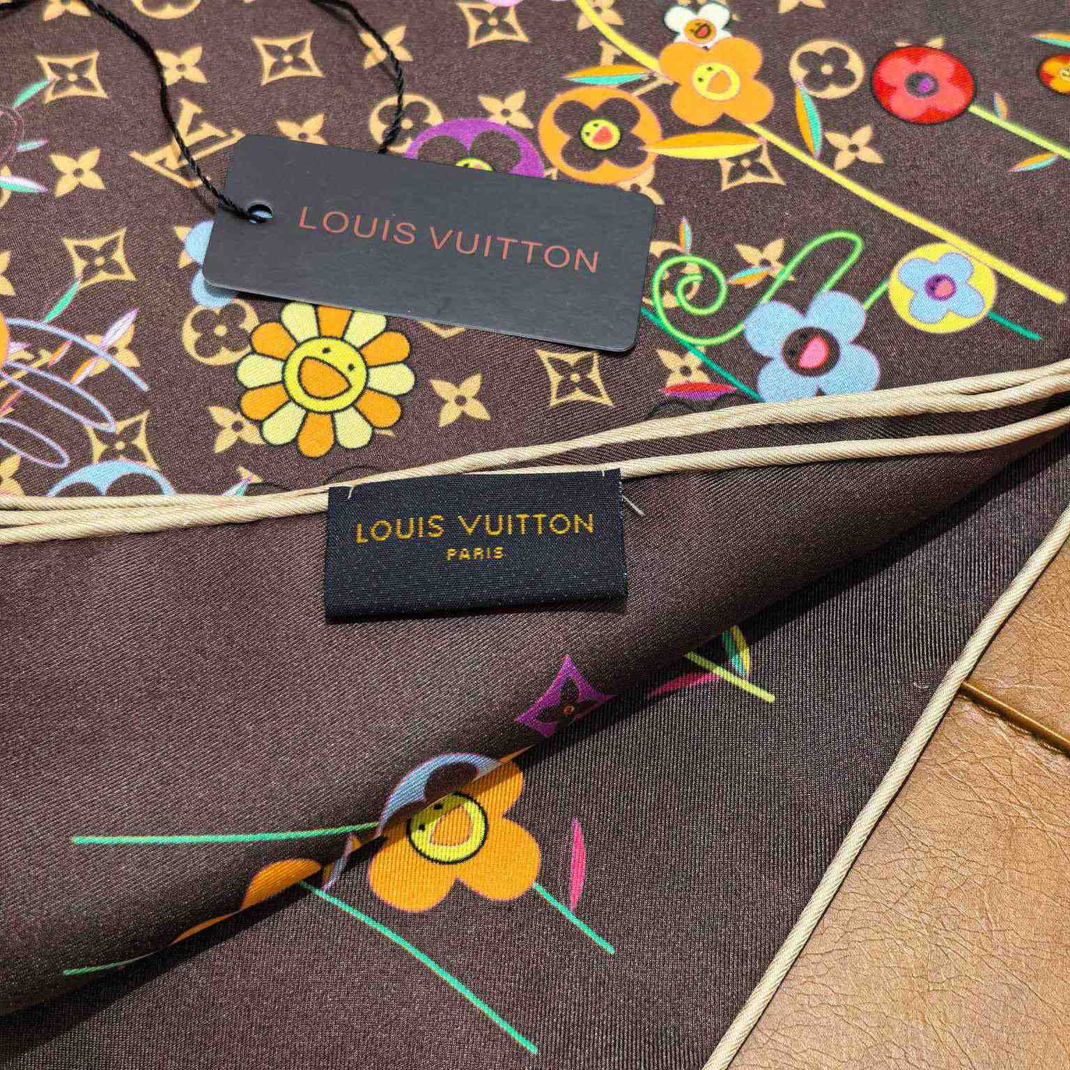 Louis Vuitton LV x TM Monogram Superflat Flowers Square 90    - EUR FASHION