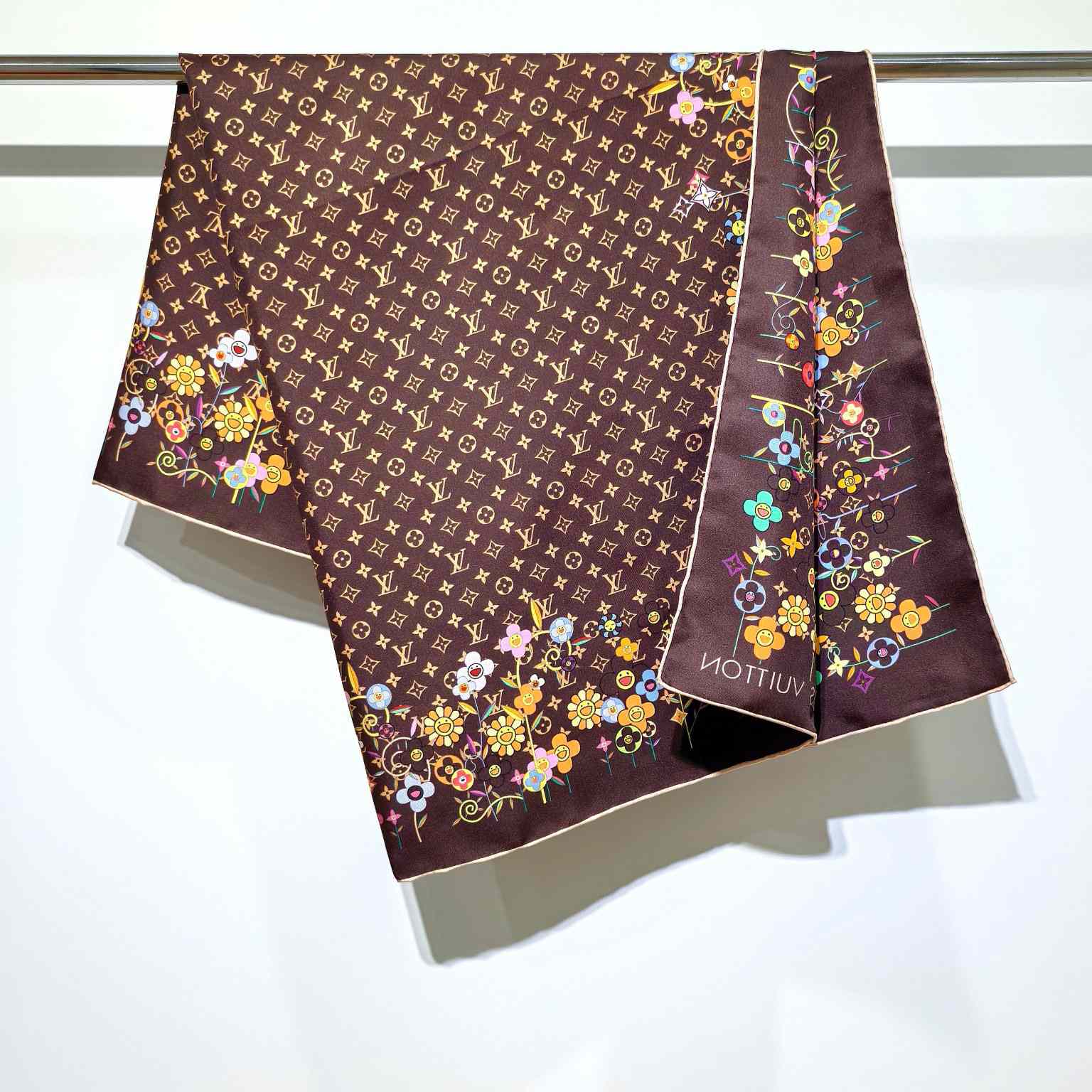 Louis Vuitton LV x TM Monogram Superflat Flowers Square 90    - EUR FASHION