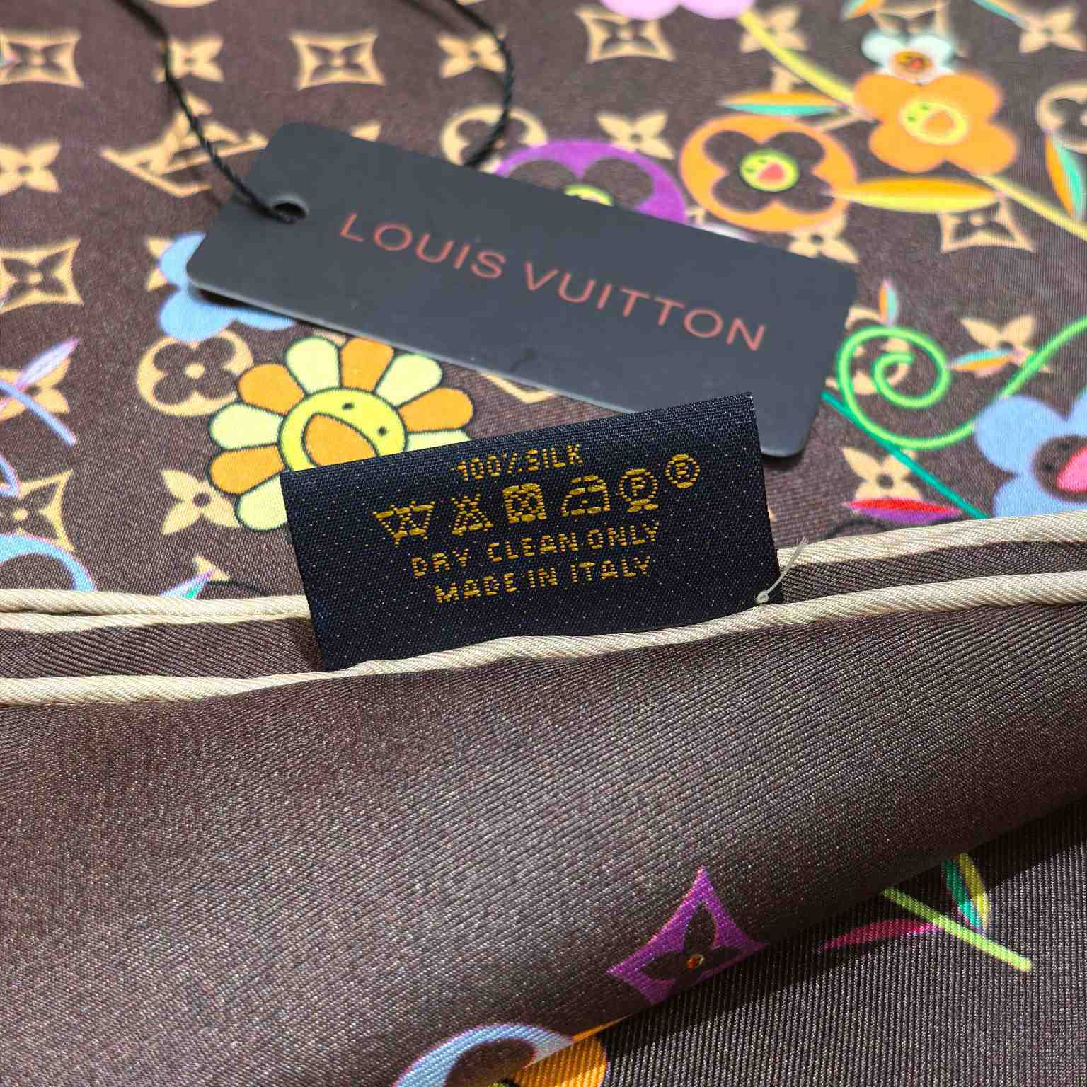 Louis Vuitton LV x TM Monogram Superflat Flowers Square 90    - EUR FASHION