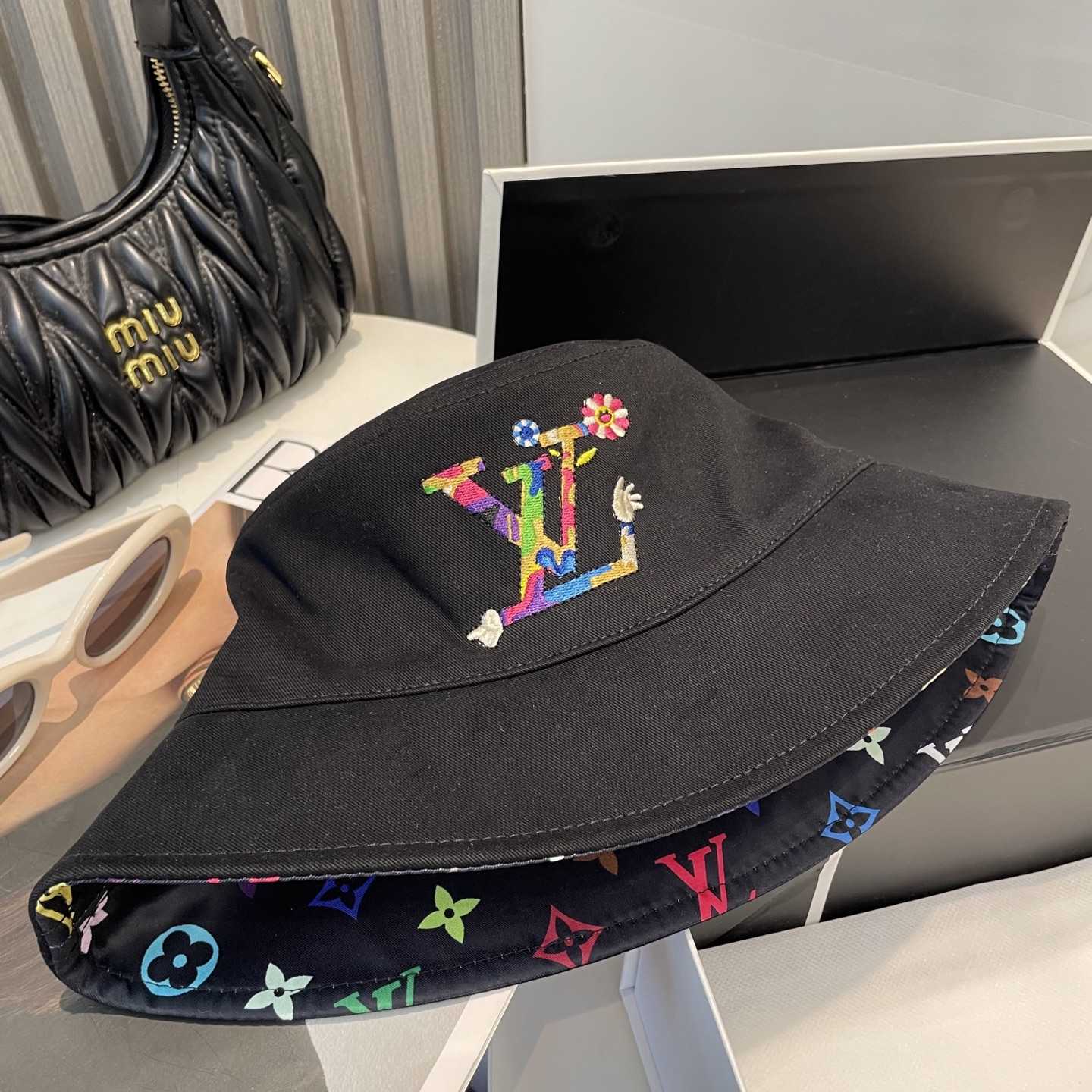 Louis Vuitton LV x TM Reversible Superflat Bucket Hat   M7985 - EUR FASHION