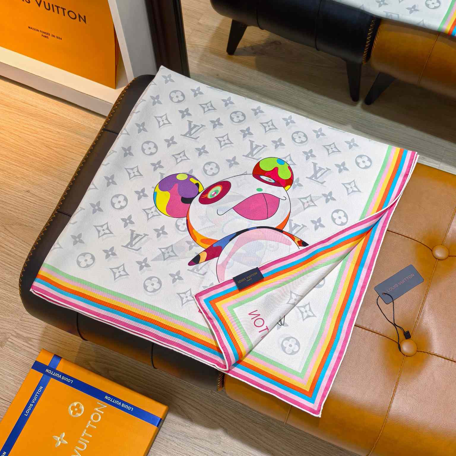Louis Vuitton LV x TM Monogram Superflat Characters Square 90    - EUR FASHION