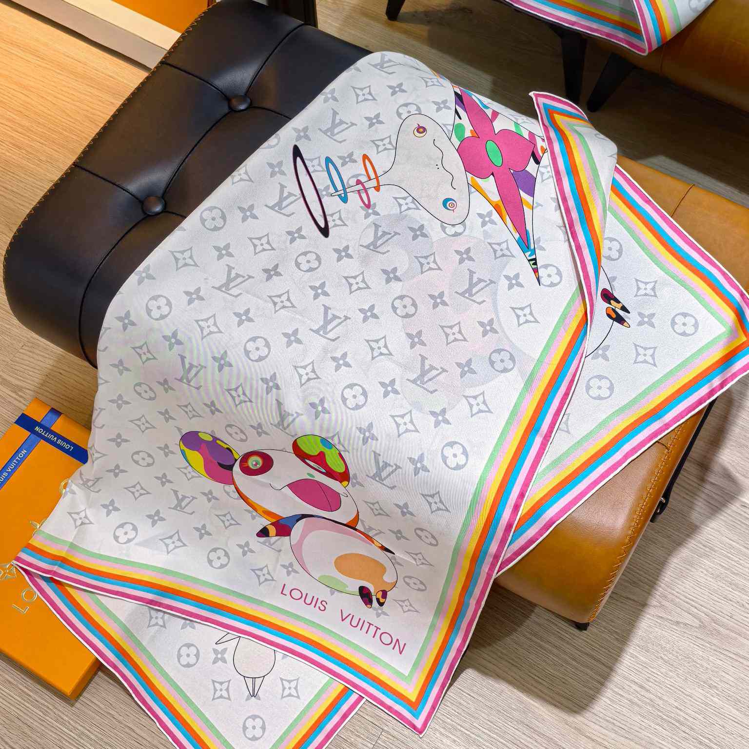 Louis Vuitton LV x TM Monogram Superflat Characters Square 90    - EUR FASHION