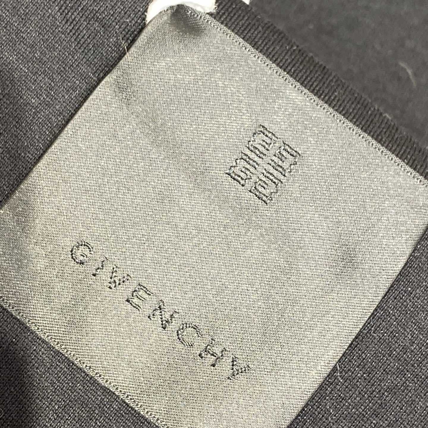 Givenchy T-shirt In Cotton With GIVENCHY Medallion - EUR FASHION
