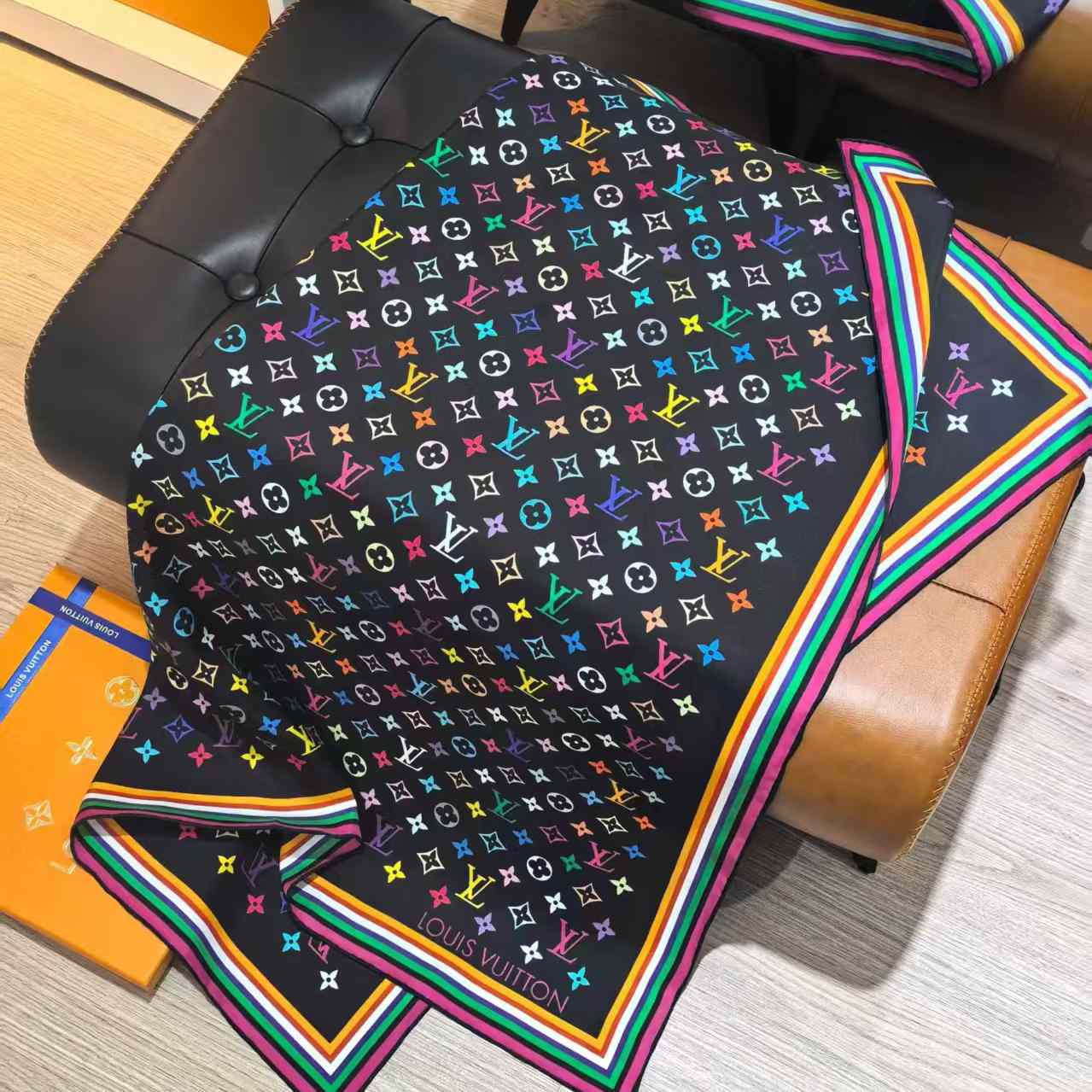 Louis Vuitton LV x TM Monogram Multicolor Square 90    - EUR FASHION