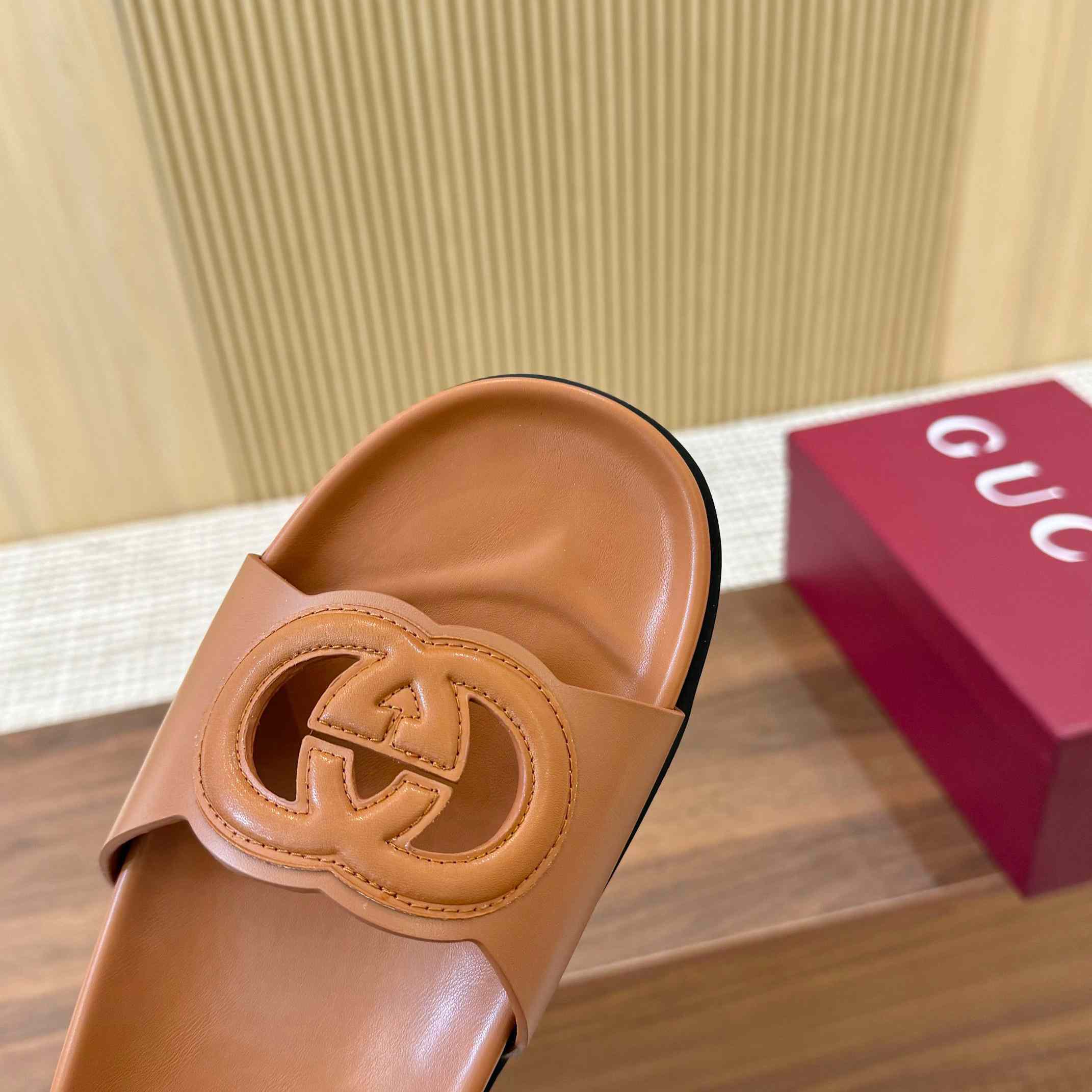 Gucci Women's Interlocking G Slide Sandal - EUR FASHION