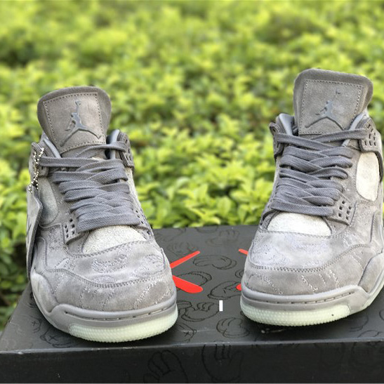 KAWS x Air Jordan 4 “Cool Grey”      - EUR FASHION