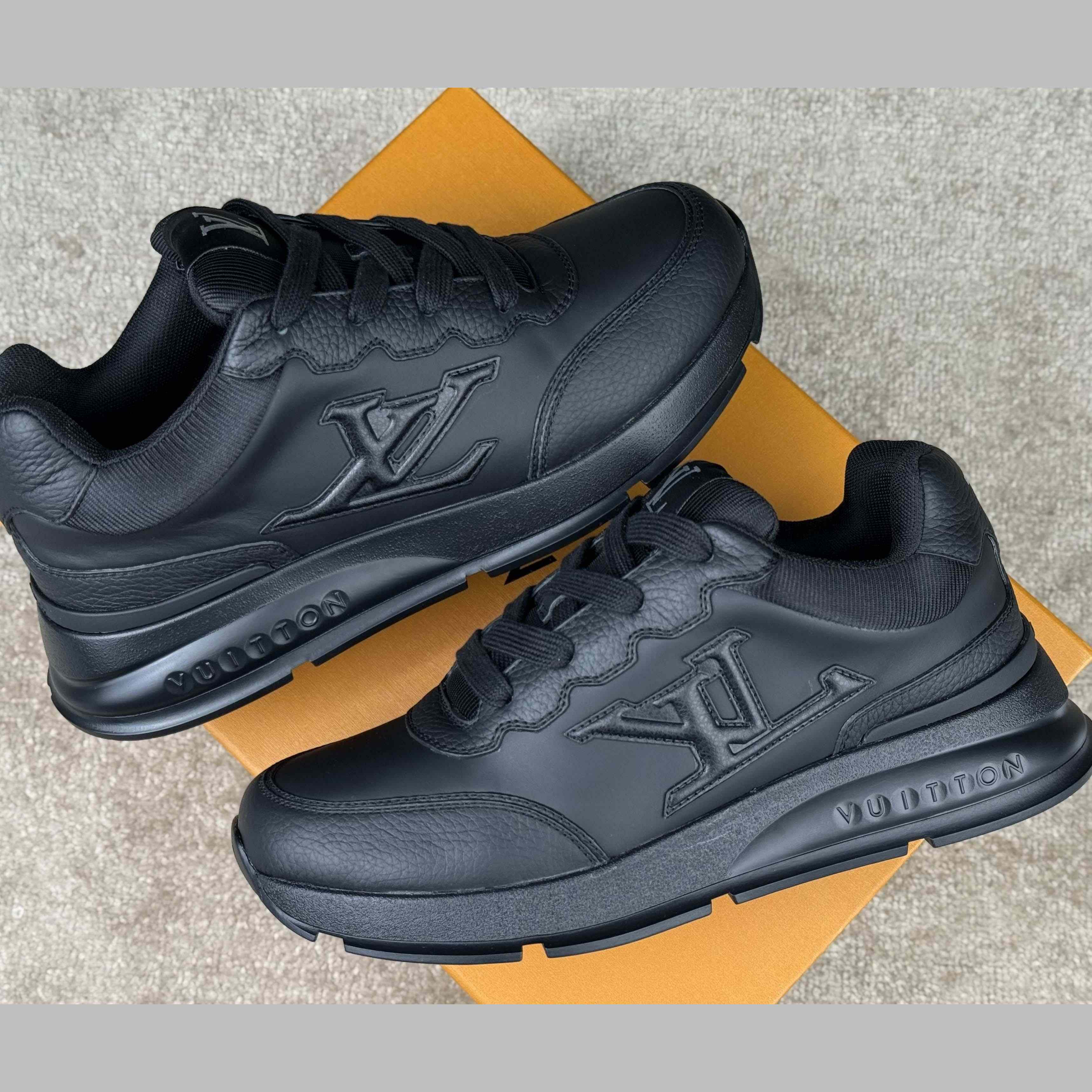 Louis Vuitton LV Classic Sneaker   1AHST3 - EUR FASHION