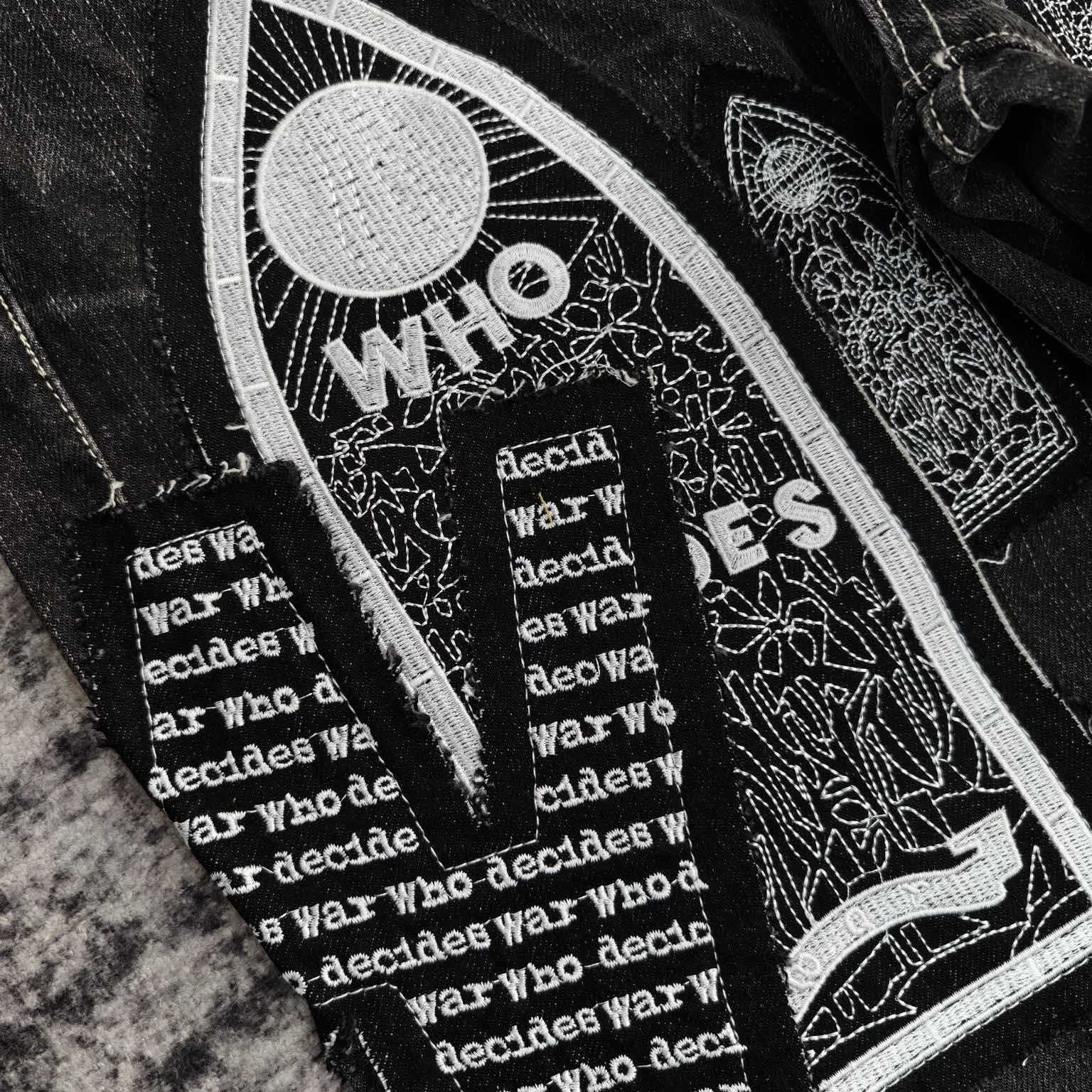 Who Decides War Motif Patched Jeans   701 - EUR FASHION