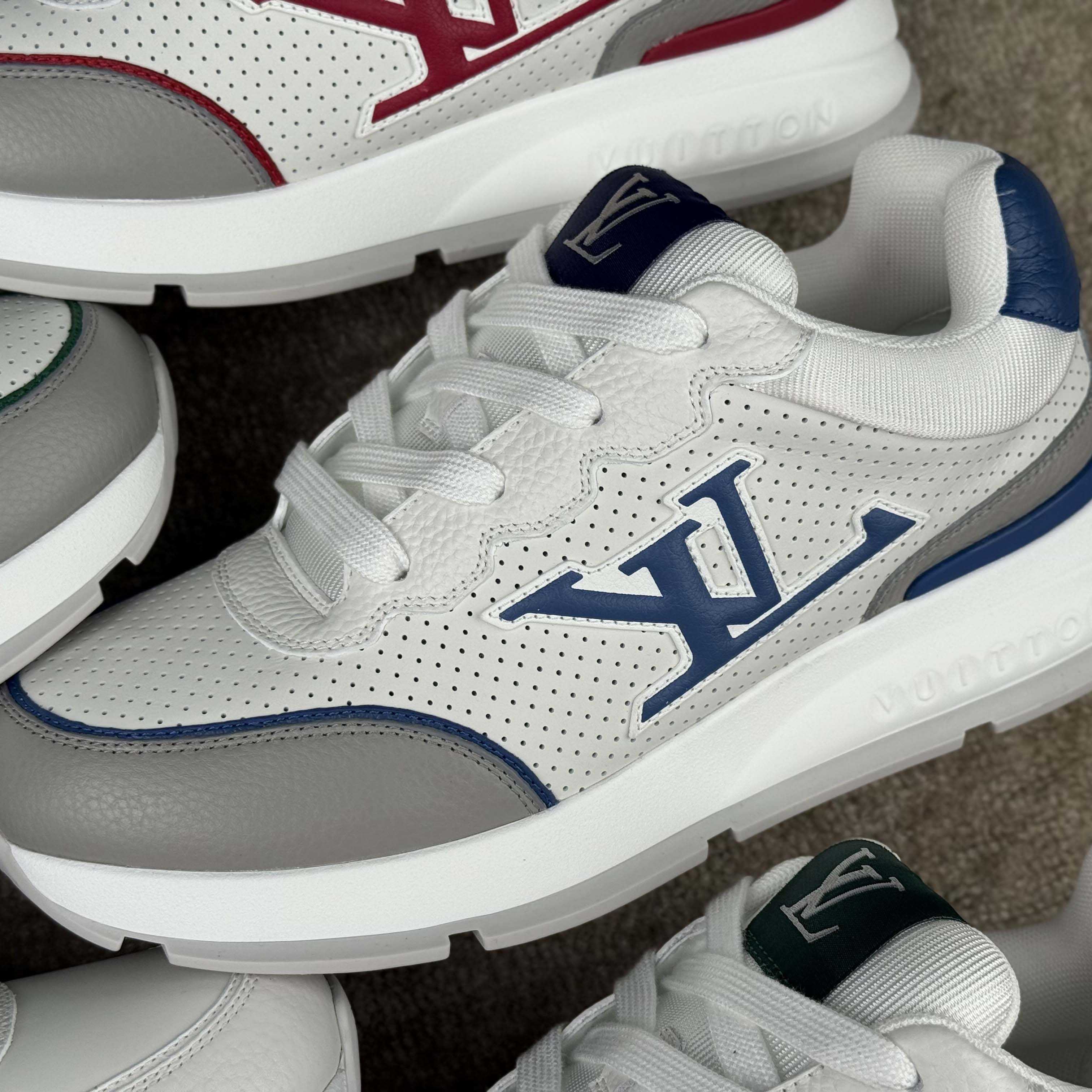 Louis Vuitton LV Classic Sneaker   1AHSV0 - EUR FASHION