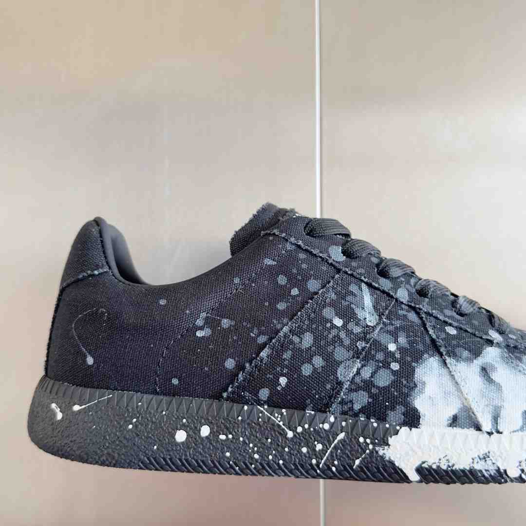 Maison Margiela Replica 'Paint Splatter - Black' - EUR FASHION