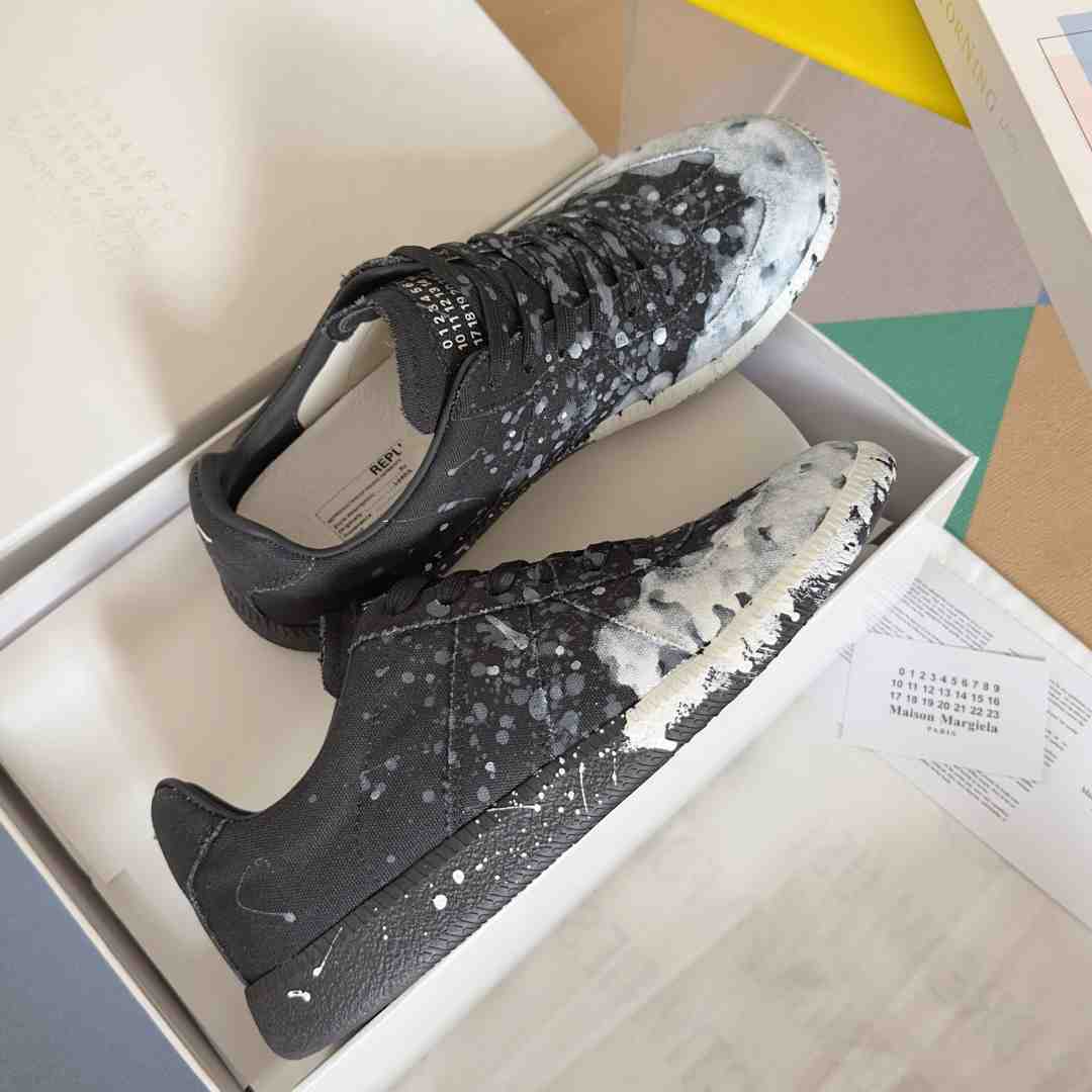 Maison Margiela Replica 'Paint Splatter - Black' - EUR FASHION