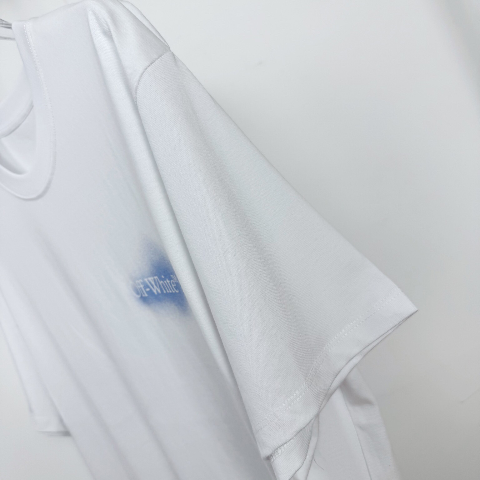 Off-White Spray Arrow T-Shirt - EUR FASHION