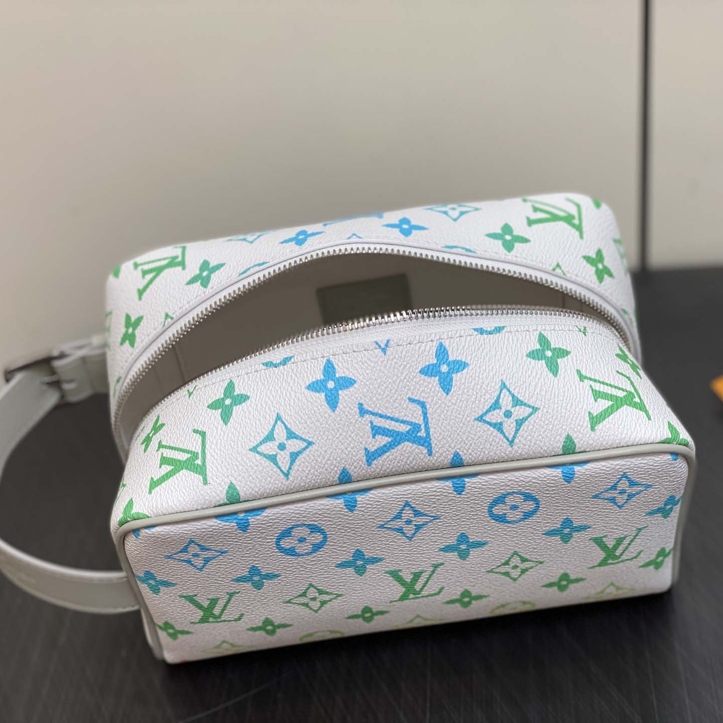 Louis Vuitton Dopp Kit   (23×13×12cm)  M14034 - EUR FASHION