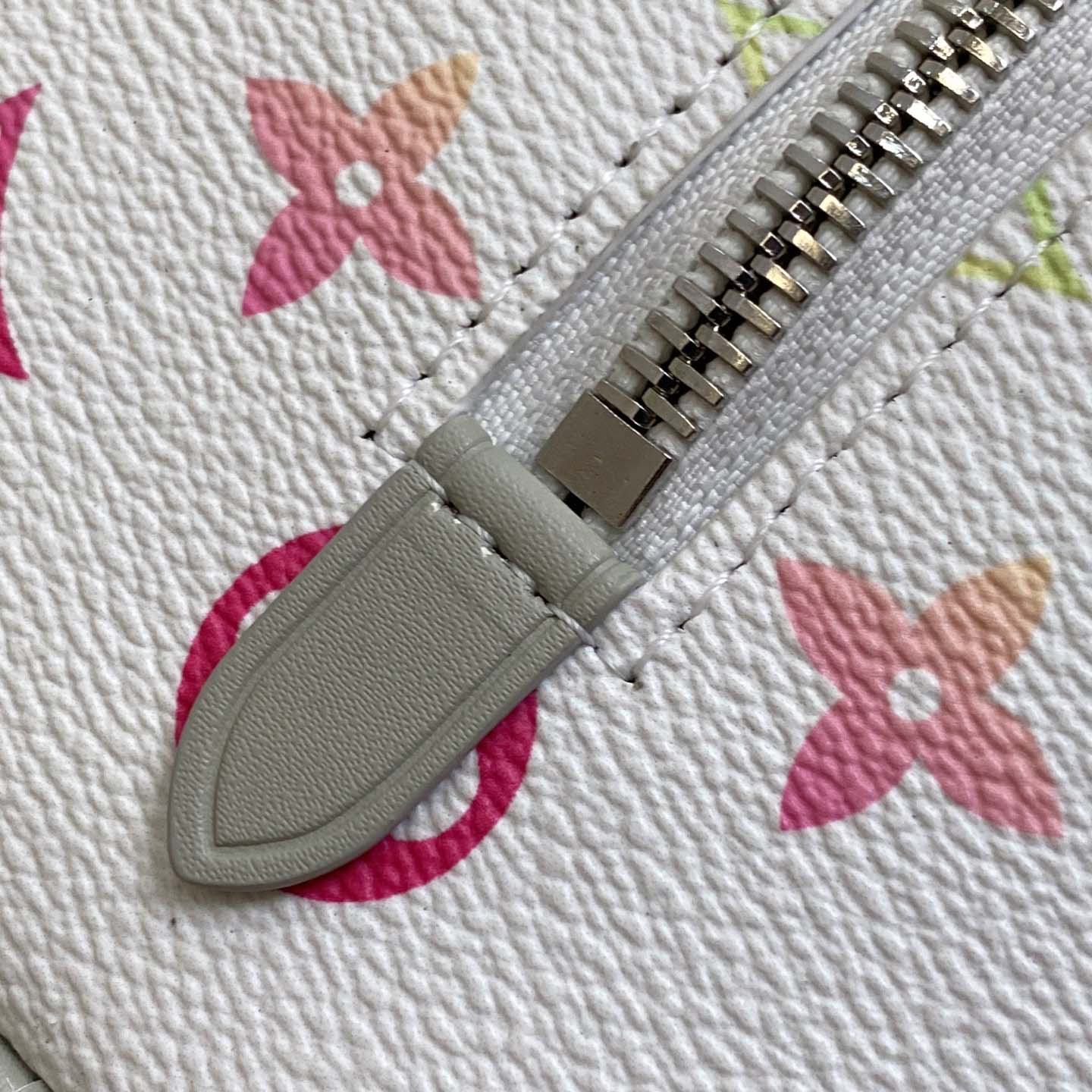 Louis Vuitton Dopp Kit   (23×13×12cm)  M14034 - EUR FASHION