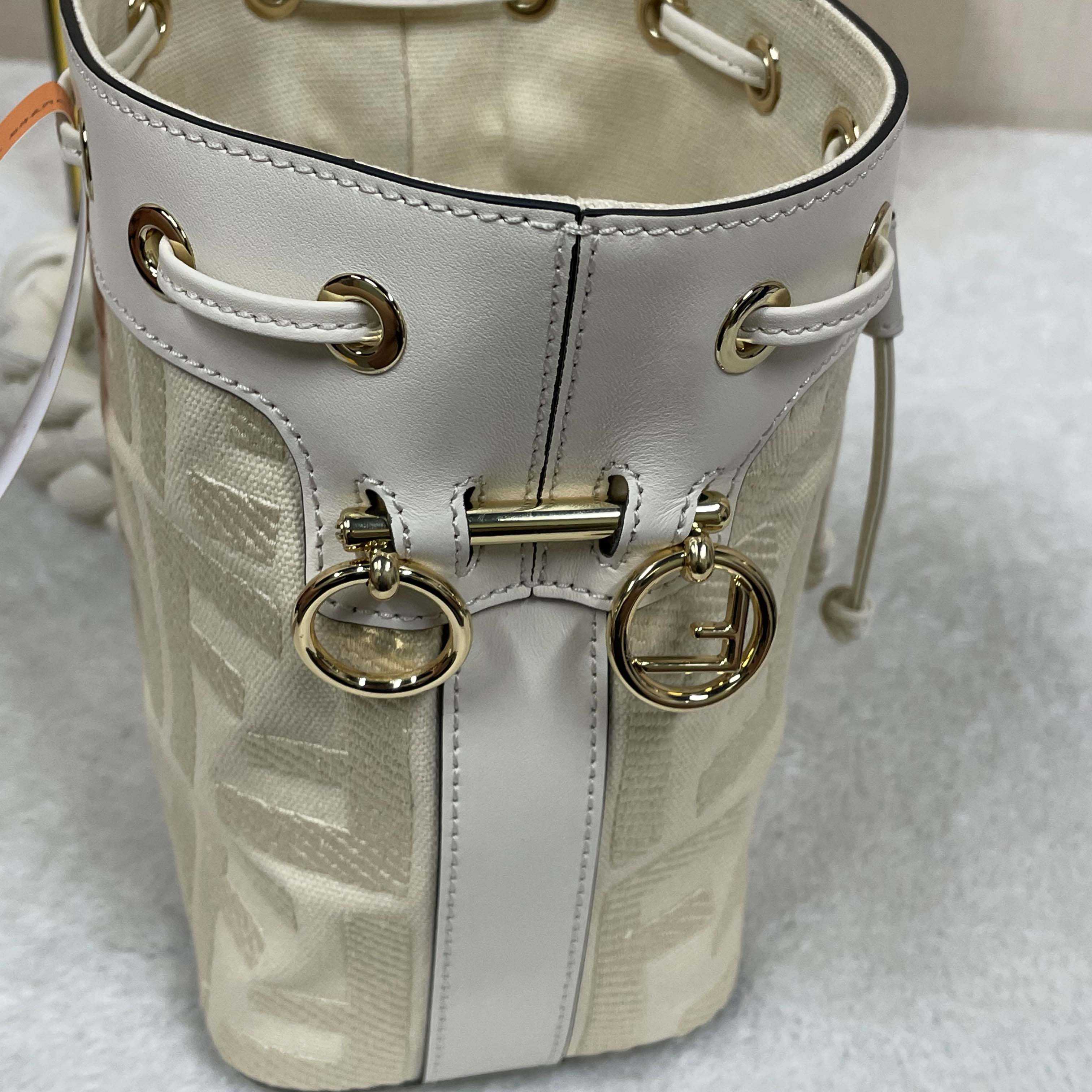 Fendi Mon Tresor Leather White  12×18×10cm - EUR FASHION
