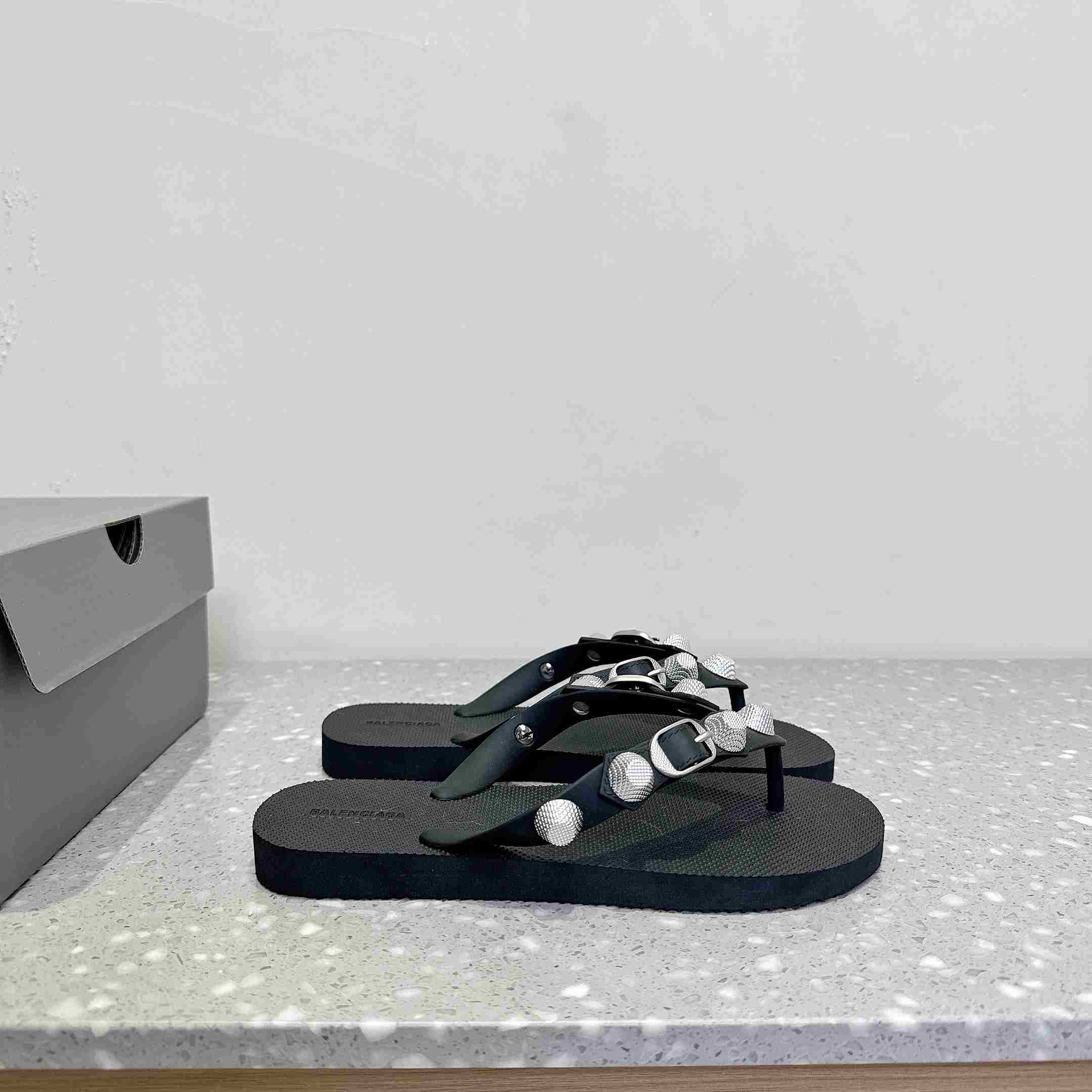 Balenciaga Cagole Thong Sandal In Black - EUR FASHION