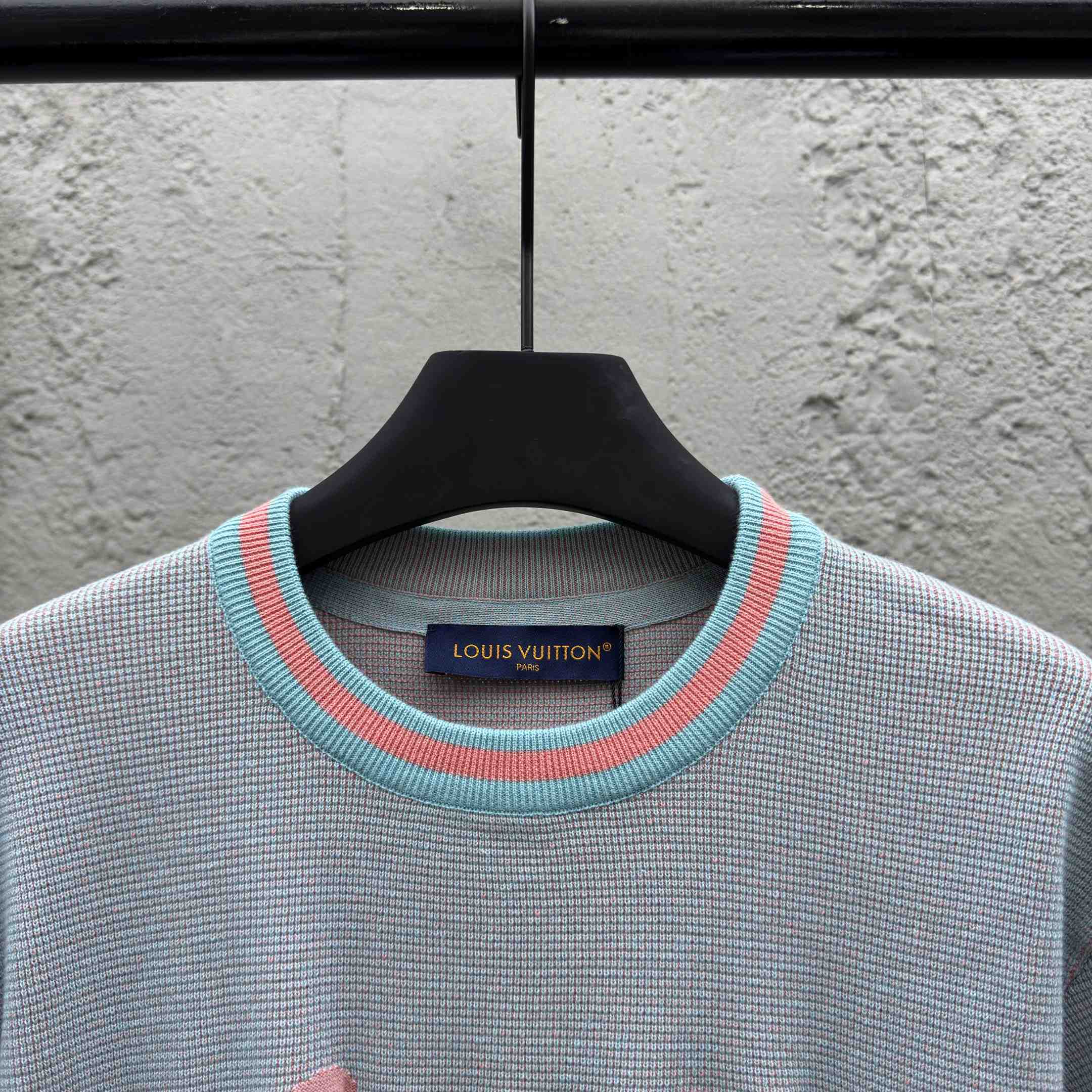 Louis Vuitton Graphic Short-Sleeved Crewneck   1AHVNY - EUR FASHION