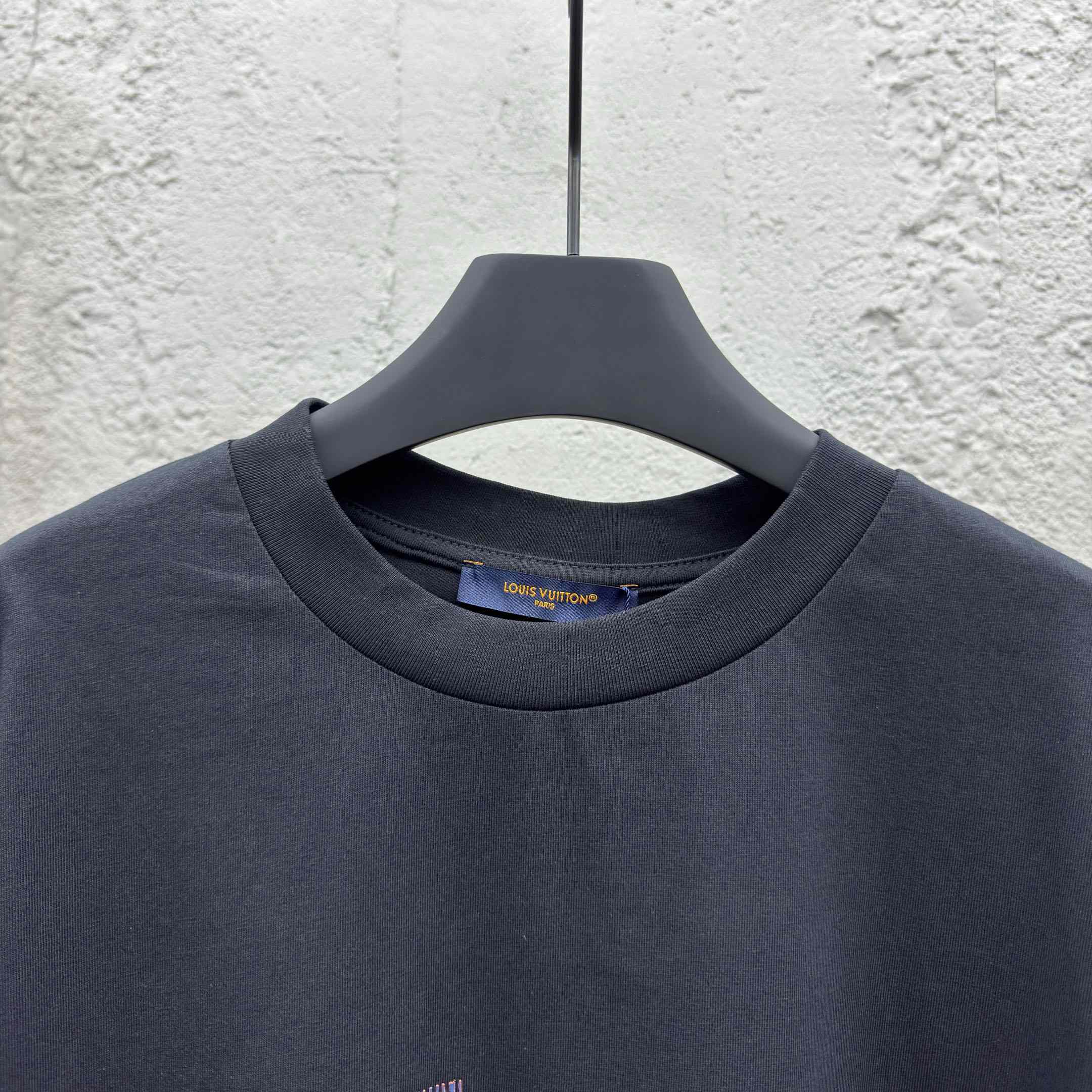 Louis Vuitton Iridescent LV Vers T-Shirt   1AGTSD - EUR FASHION