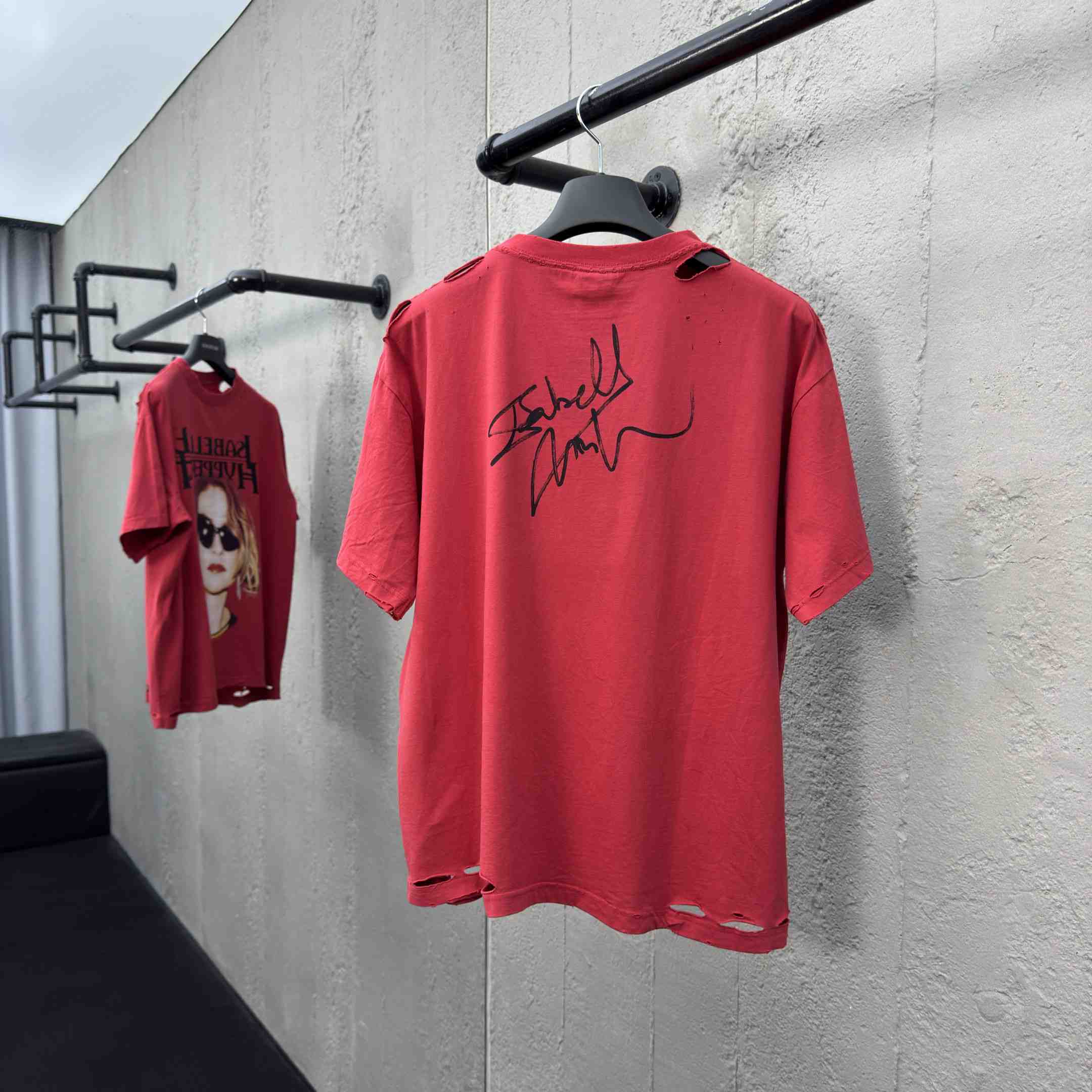 Balenciaga Isabelle Boxy T-Shirt in faded red dry jersey - EUR FASHION