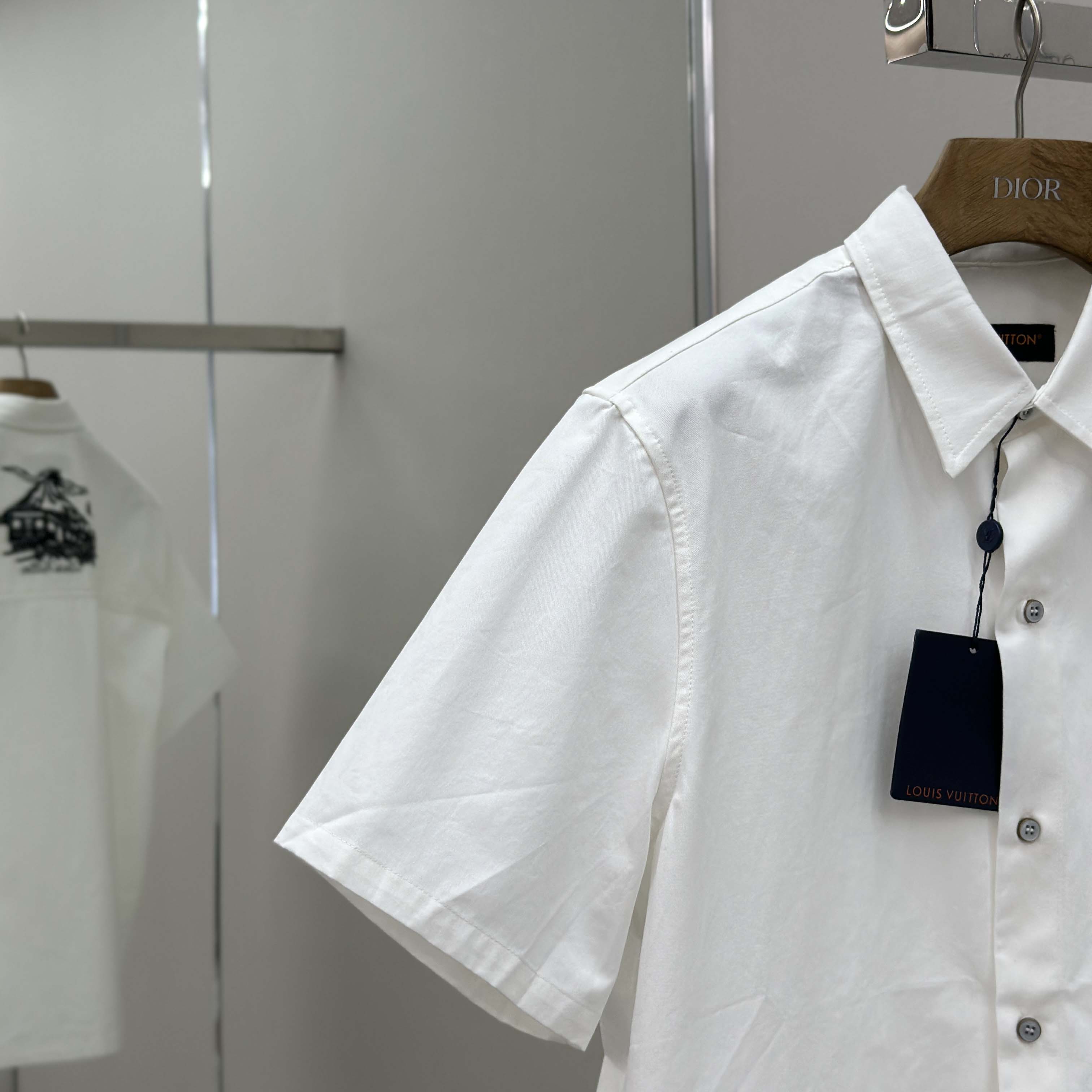 Louis Vuitton Embellished Short-Sleeved Shirt   1AIMII - EUR FASHION