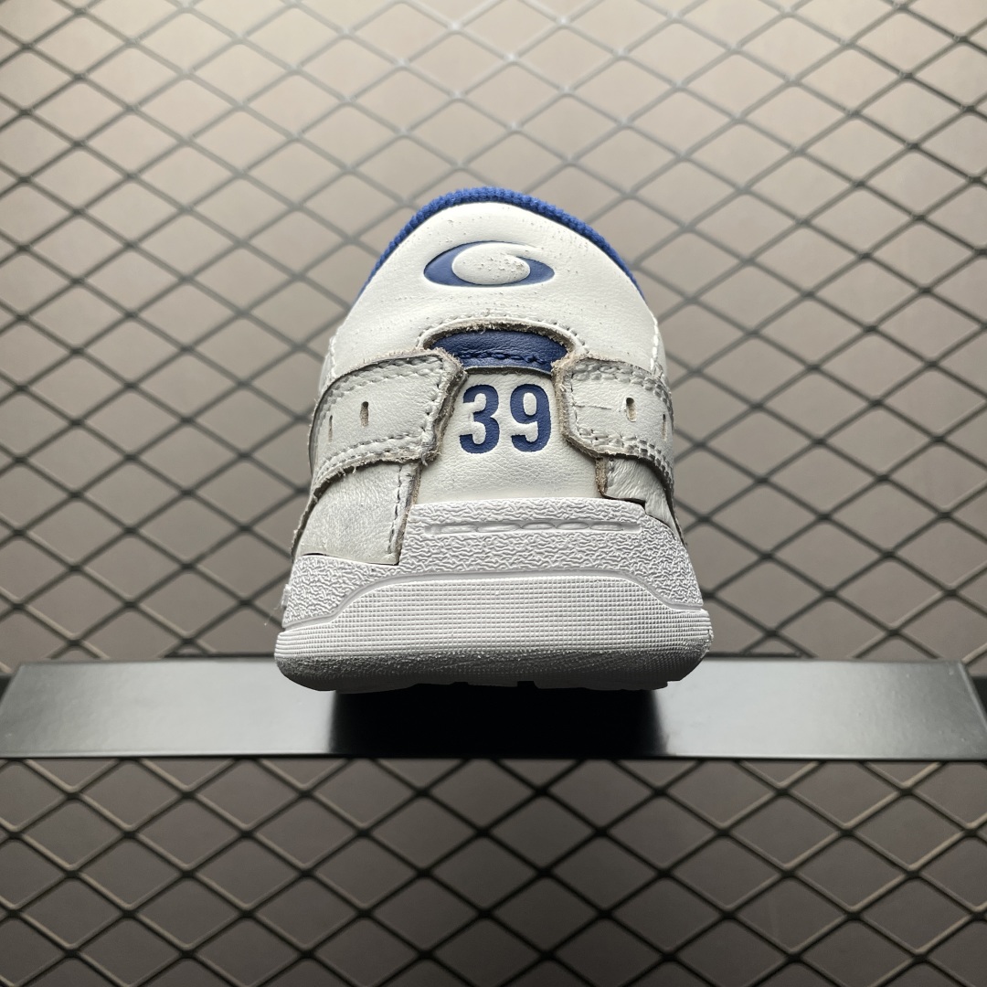 Balenciaga Hamptons Worn-Out Sneaker In White, Dark Blue And Grey Cowskin And Polyester - EUR FASHION