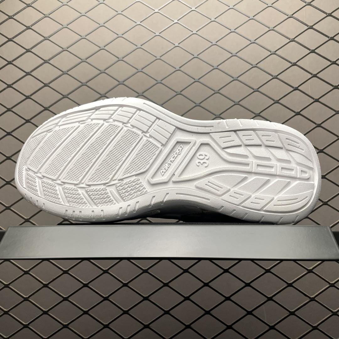 Balenciaga Hamptons Worn-Out Sneaker In White, Dark Blue And Grey Cowskin And Polyester - EUR FASHION