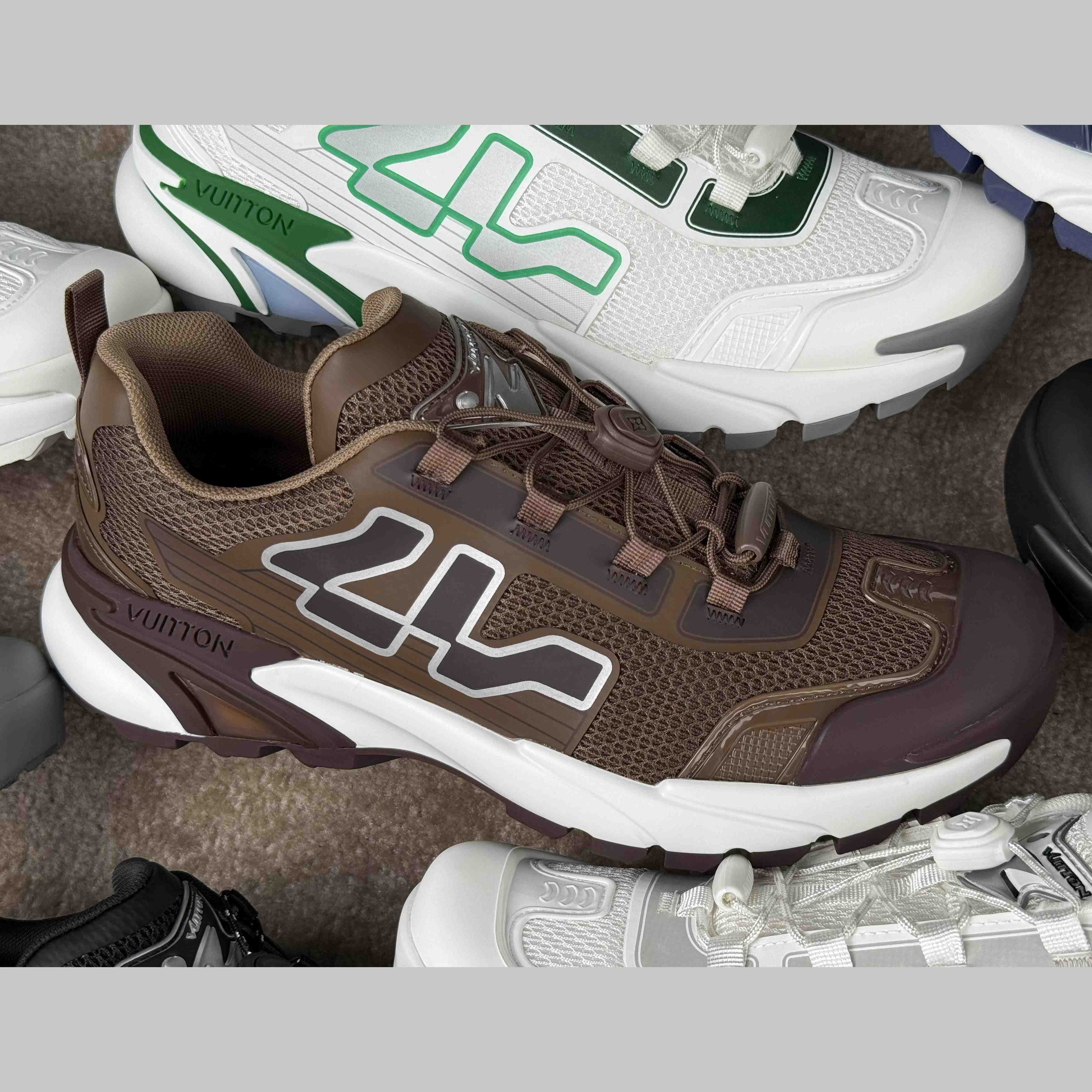Louis Vuitton LV Runner Tatic Sneaker     1AHA71 - EUR FASHION