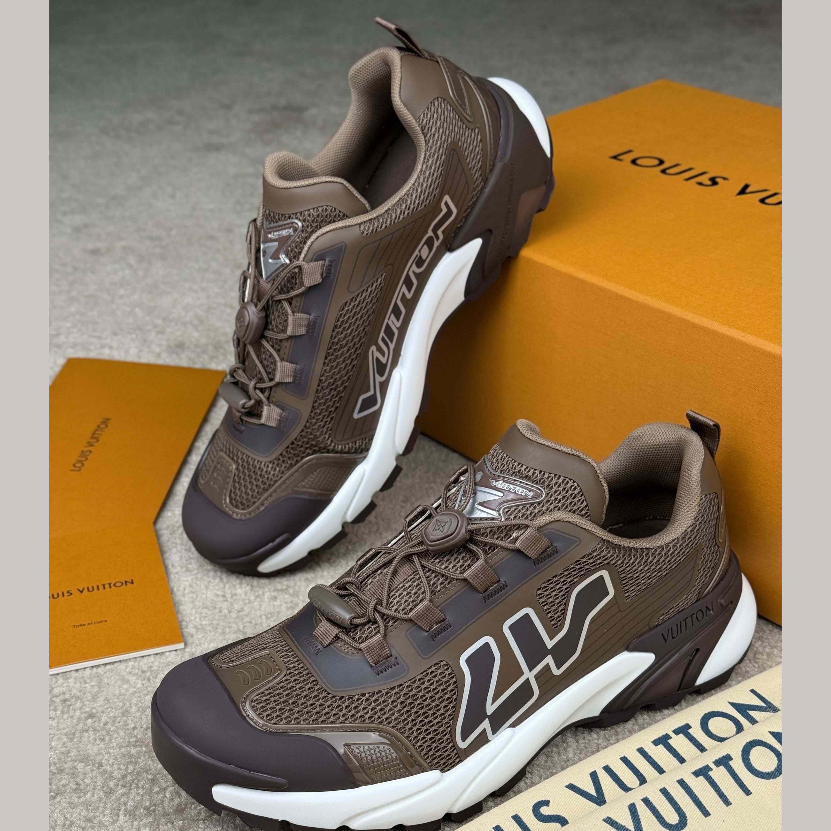 Louis Vuitton LV Runner Tatic Sneaker     1AHA71 - EUR FASHION