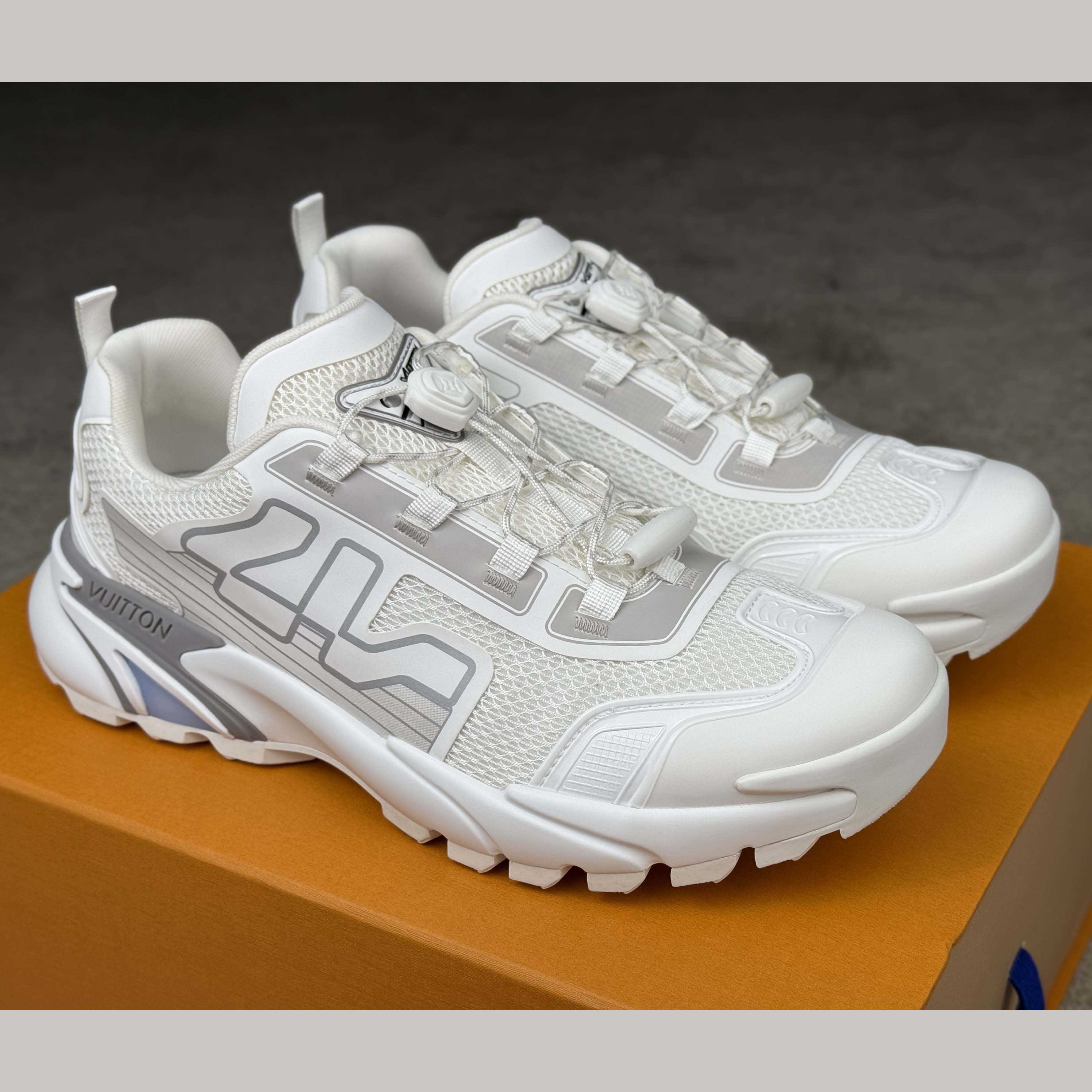 Louis Vuitton LV Runner Tatic Sneaker     1ADGZR - EUR FASHION