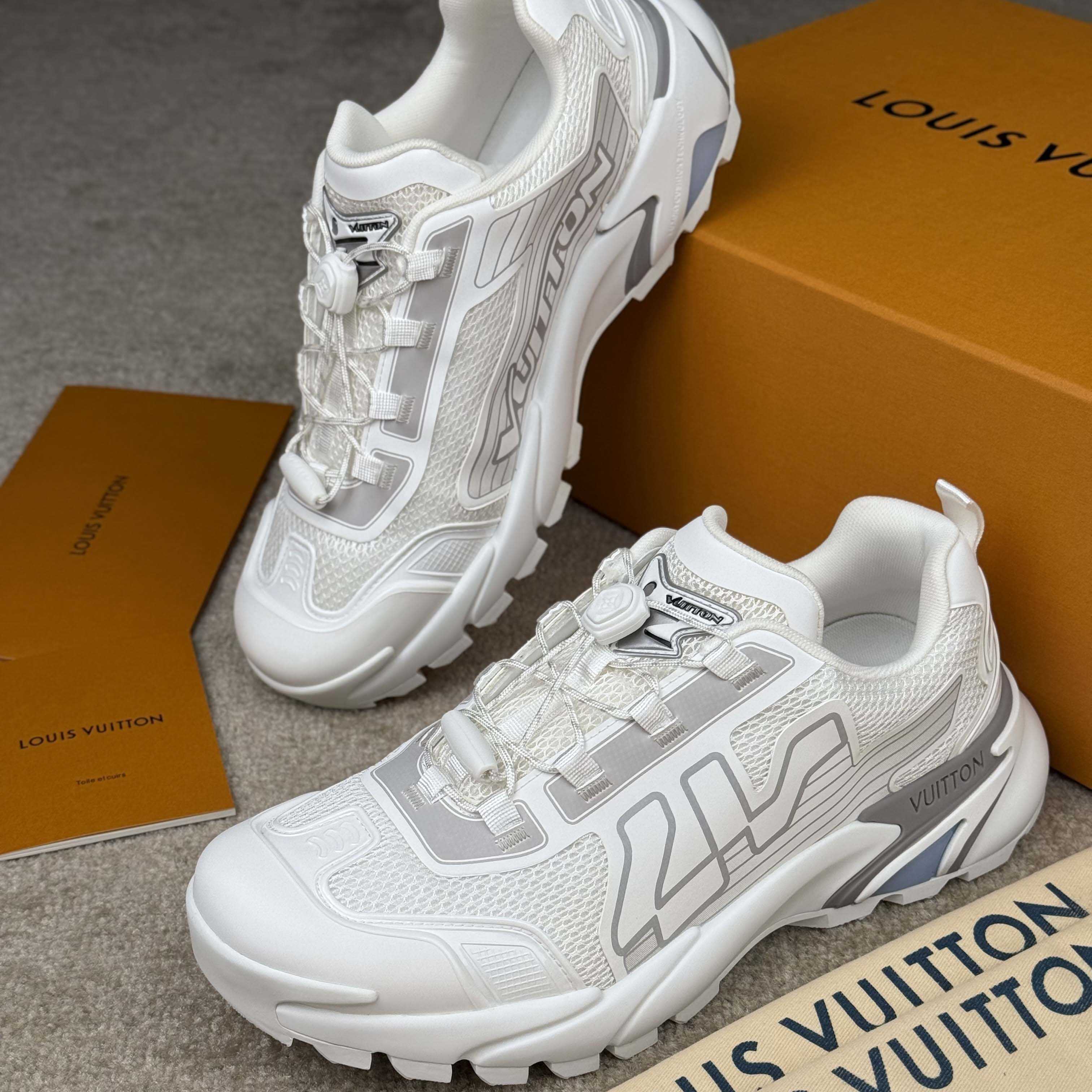 Louis Vuitton LV Runner Tatic Sneaker     1ADGZR - EUR FASHION
