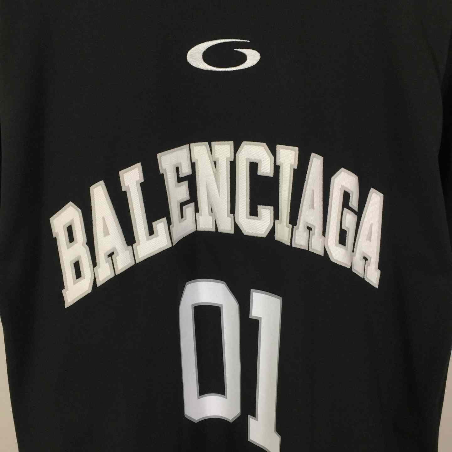 Balenciaga Basketball Series - Oversized T-Shirt in washed black vintage jersey - EUR FASHION