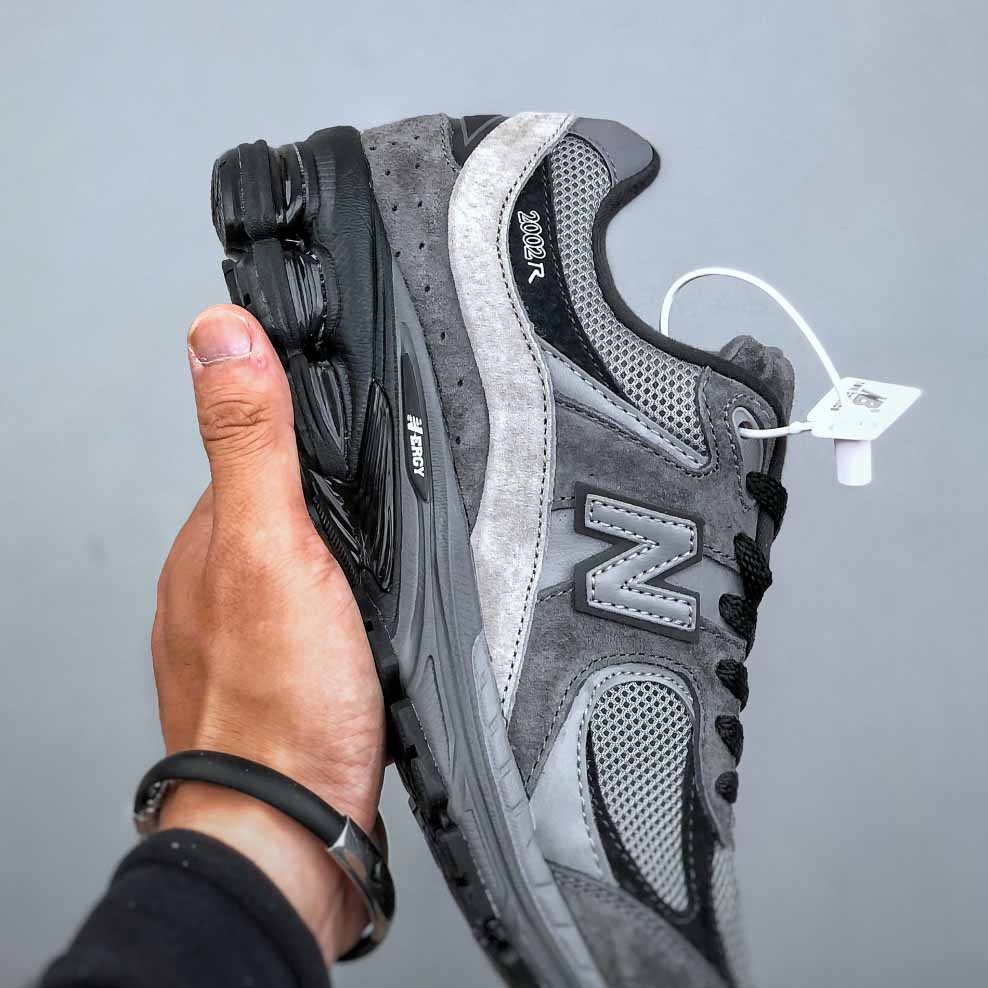 New Balance 2002R 'Castlerock Shadow Black'   M2002RCL  - EUR FASHION