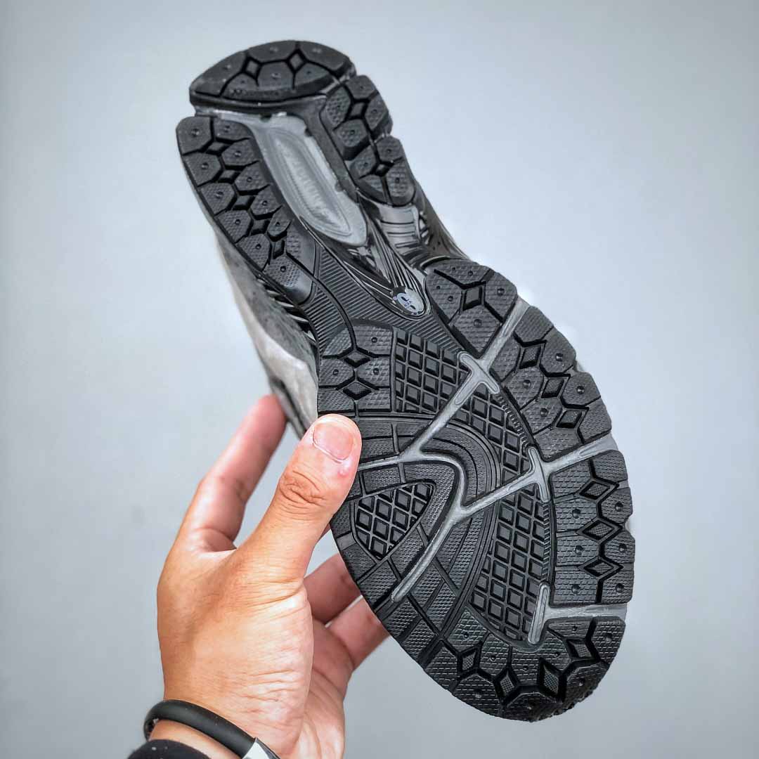 New Balance 2002R 'Castlerock Shadow Black'   M2002RCL  - EUR FASHION