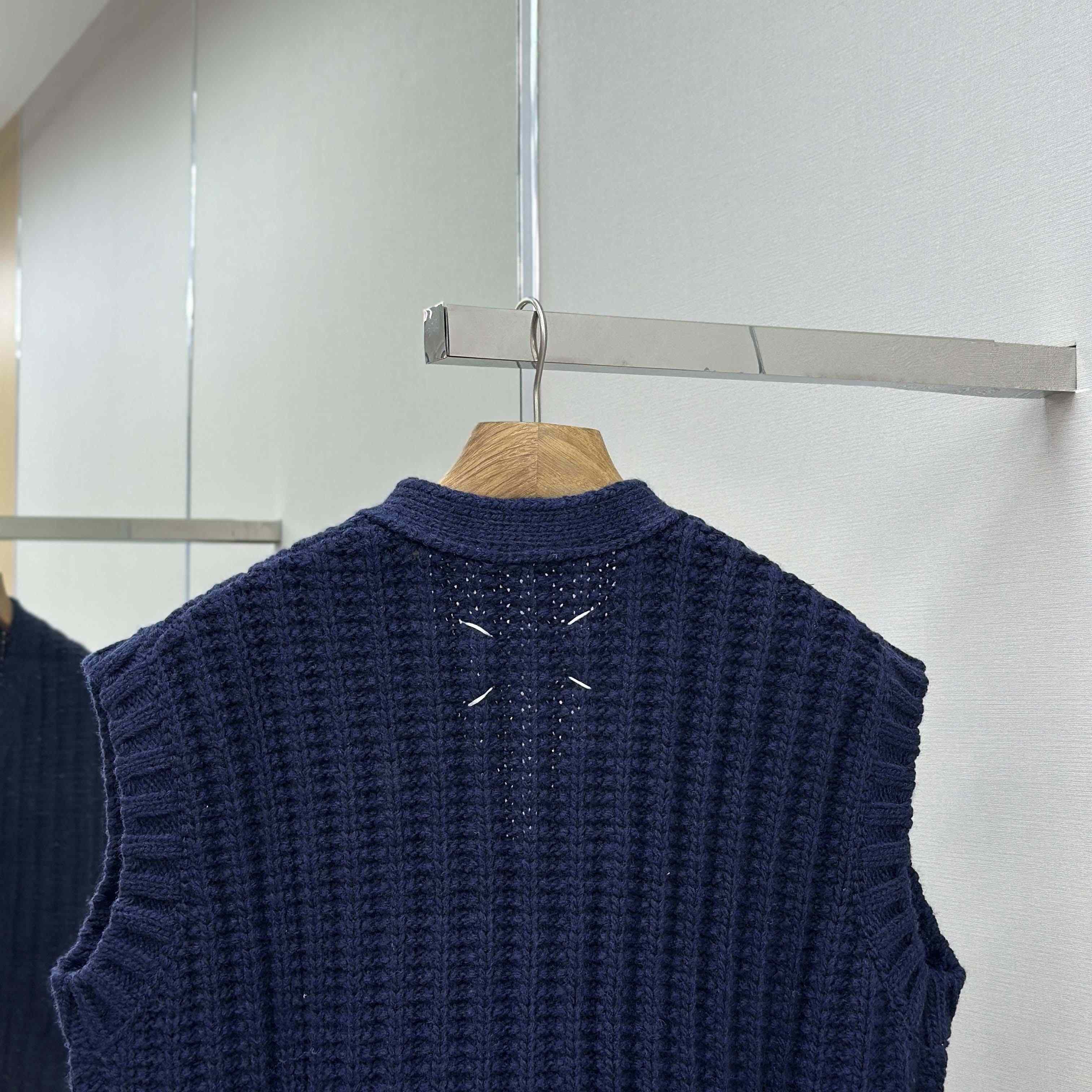 Maison Margiela Ribbed-knit Wool Vest - EUR FASHION