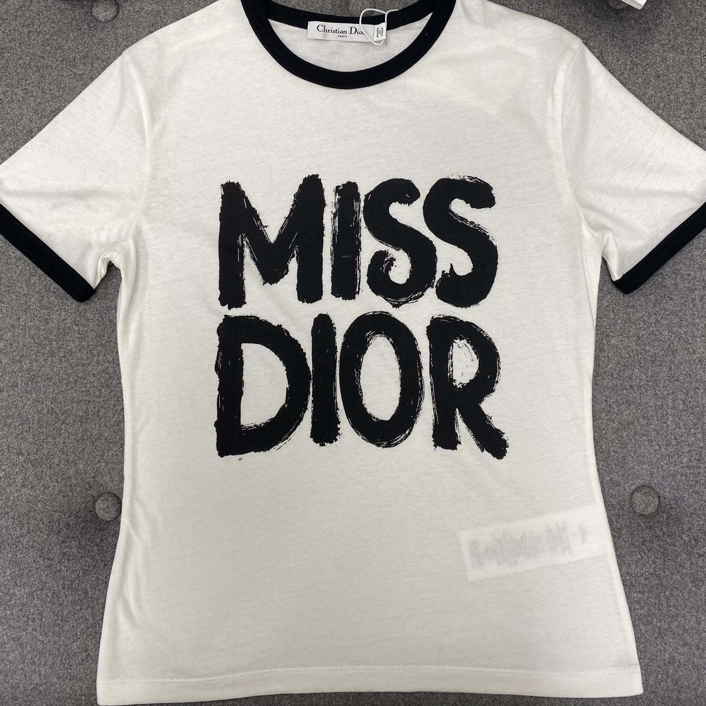 Dior T-Shirt White Cotton and Linen Jersey with Red Miss Dior Graffiti Motif - EUR FASHION