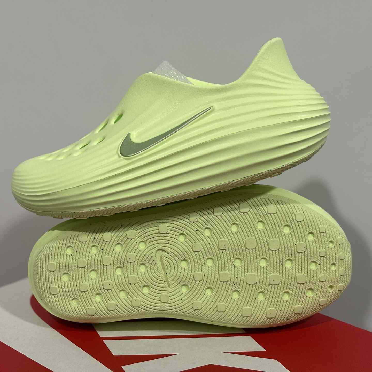 Nike ReactX Rejuven8    HV5062-700 - EUR FASHION