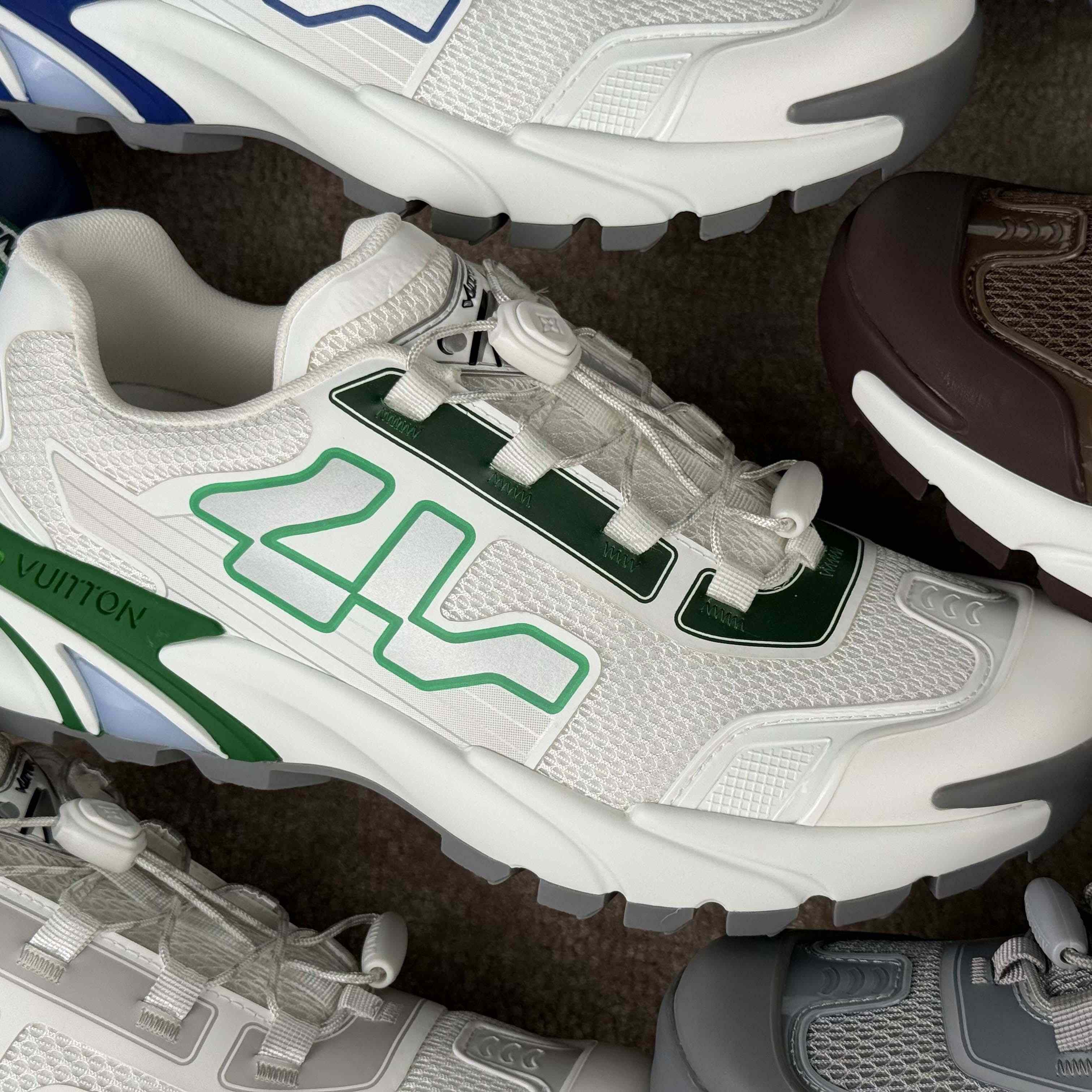 Louis Vuitton LV Runner Tatic Sneaker     1AHTVV - EUR FASHION