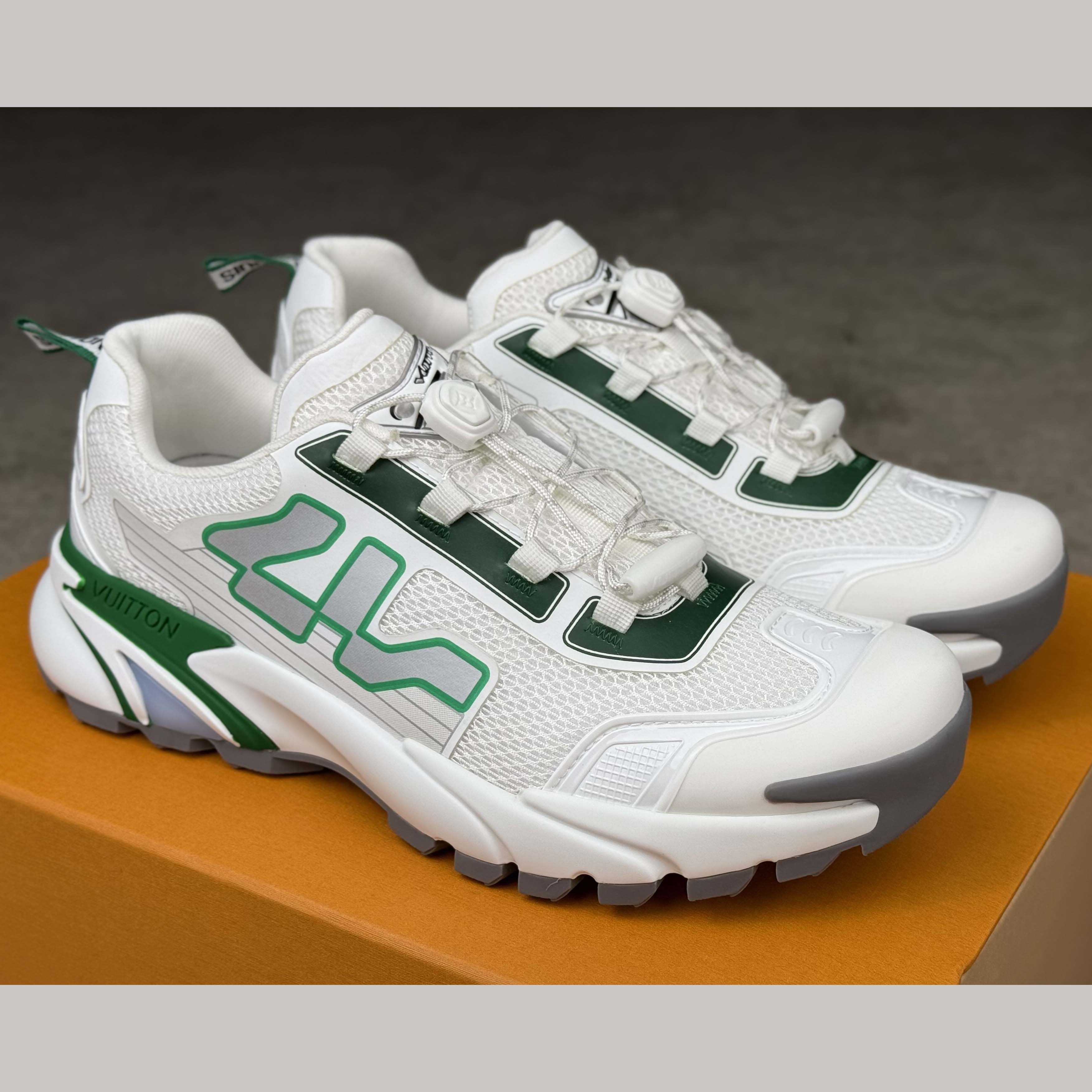 Louis Vuitton LV Runner Tatic Sneaker     1AHTVV - EUR FASHION