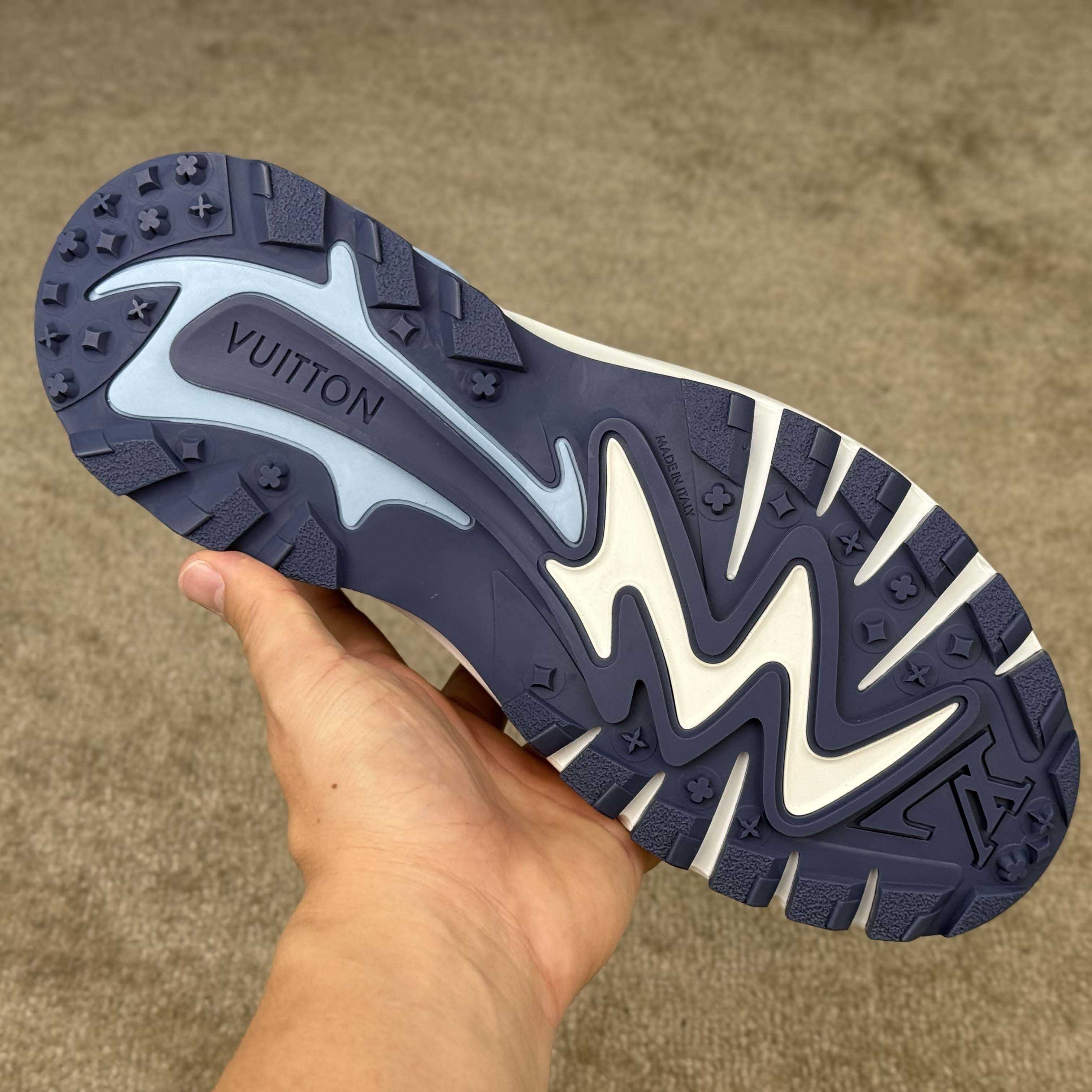 Louis Vuitton LV Runner Tatic Sneaker     1AHCPS - EUR FASHION
