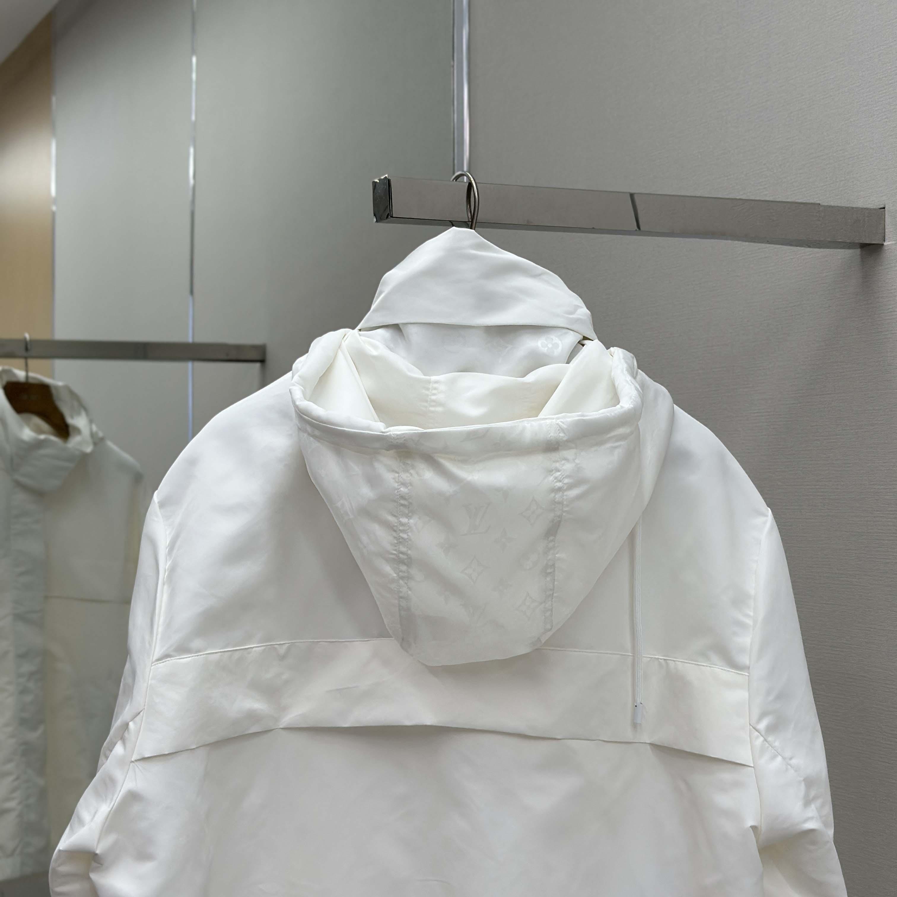 Louis Vuitton Signature Windbreaker   1AHUH1 - EUR FASHION