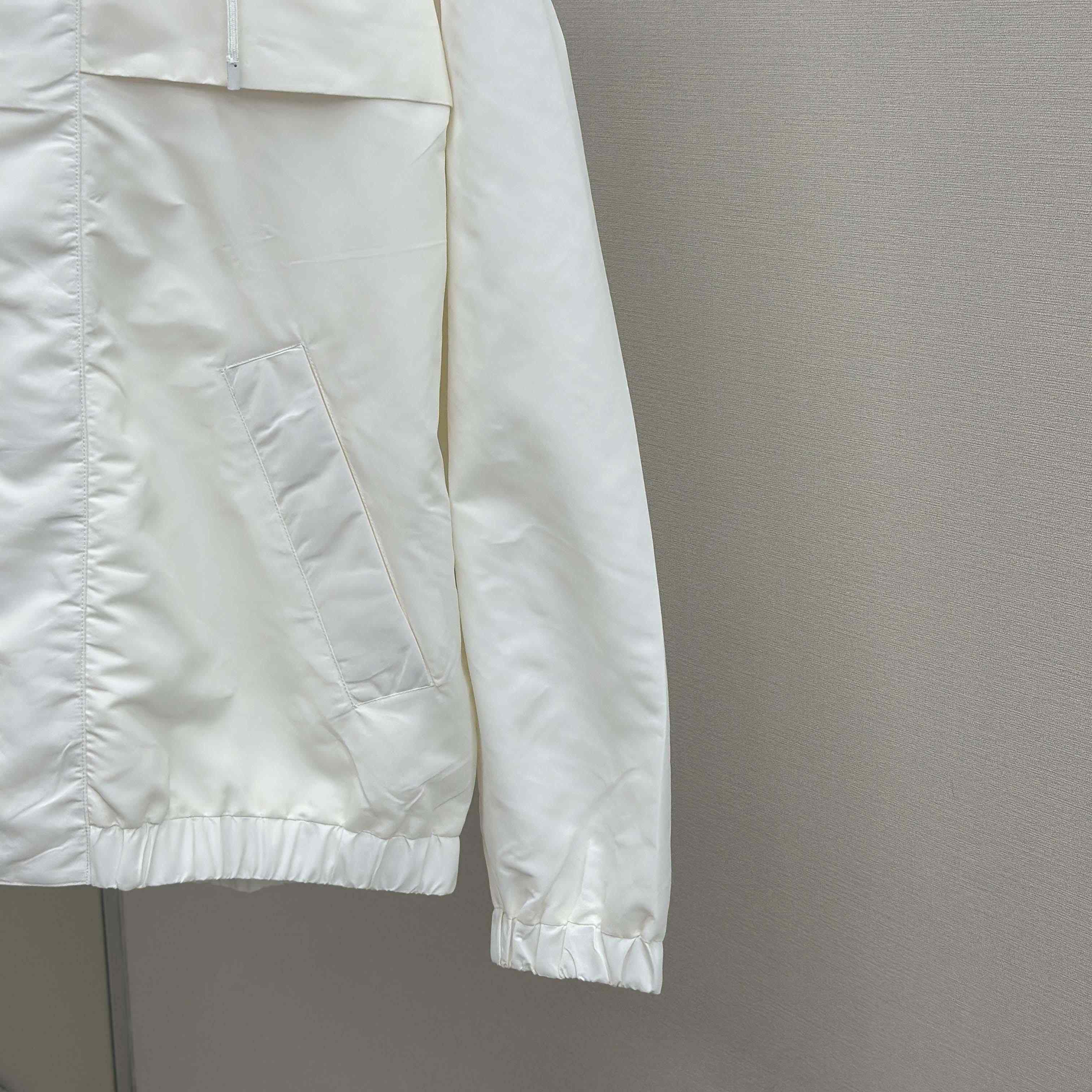 Louis Vuitton Signature Windbreaker   1AHUH1 - EUR FASHION