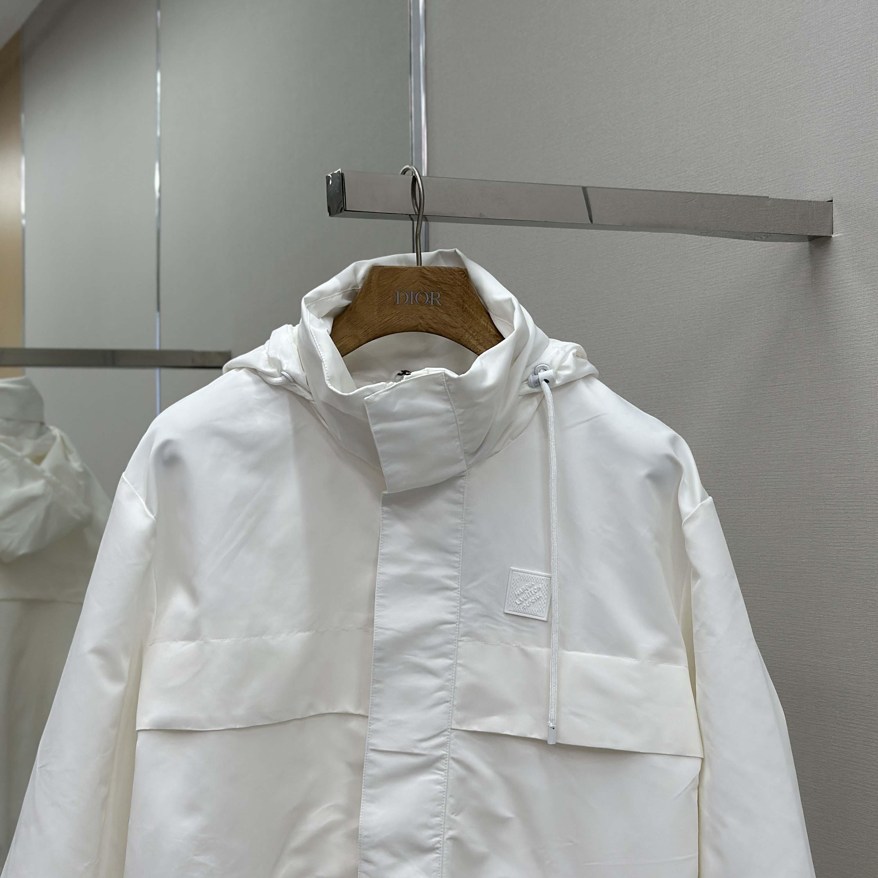 Louis Vuitton Signature Windbreaker   1AHUH1 - EUR FASHION