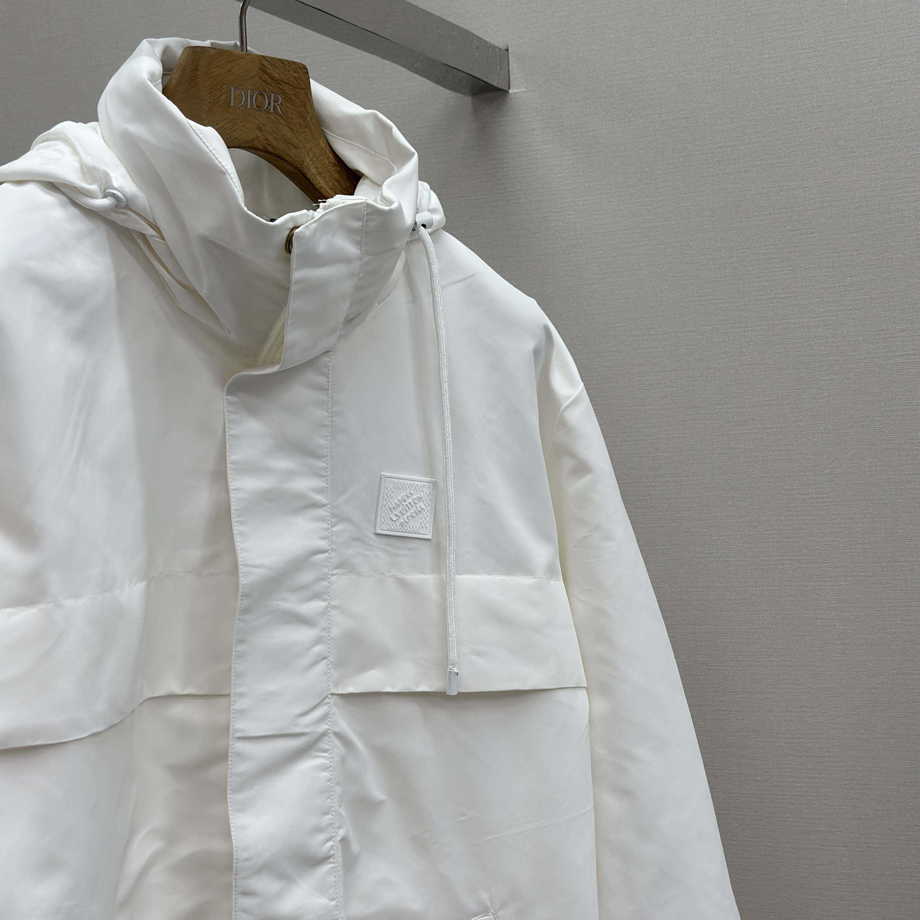 Louis Vuitton Signature Windbreaker   1AHUH1 - EUR FASHION