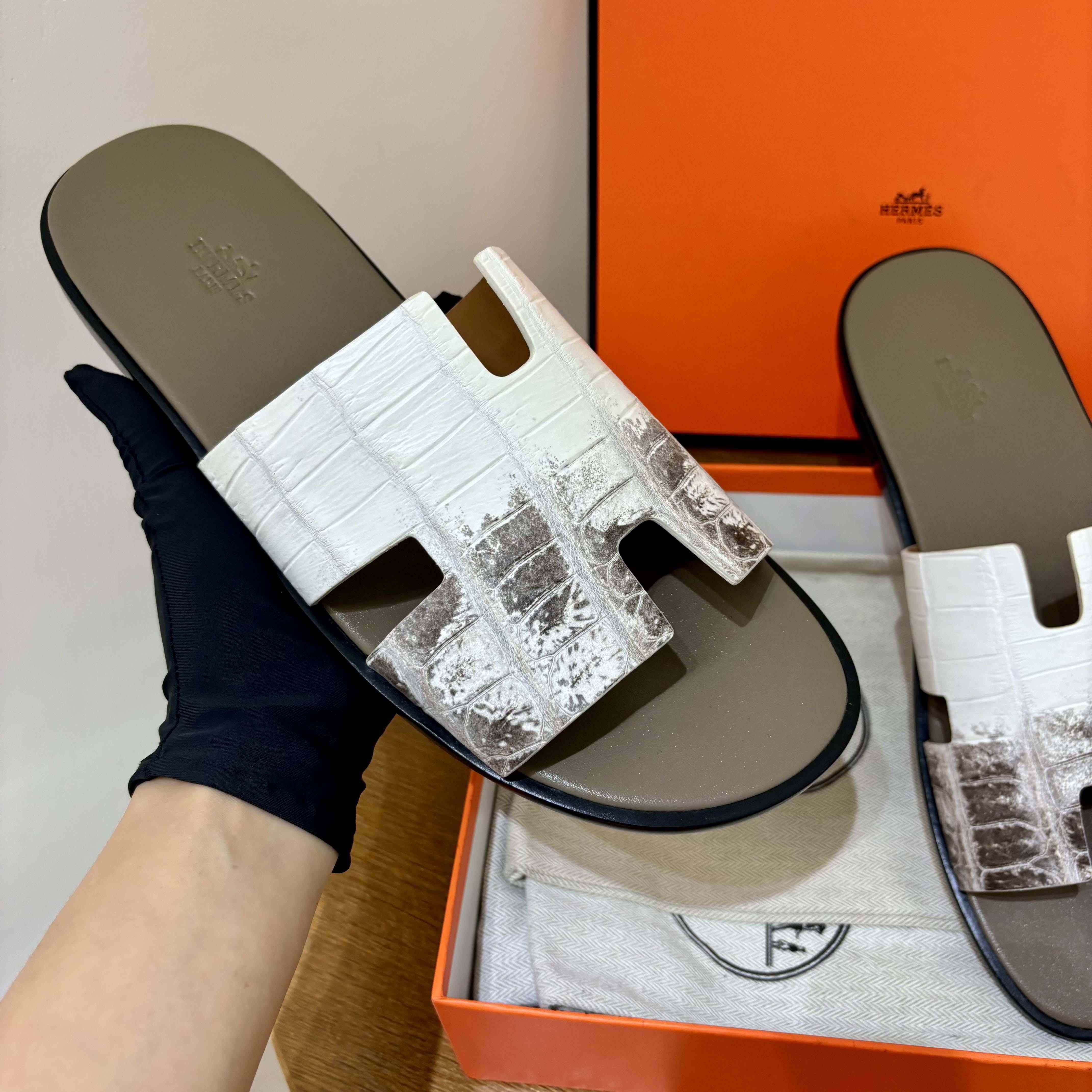 Hermes Izmir Sandal - EUR FASHION