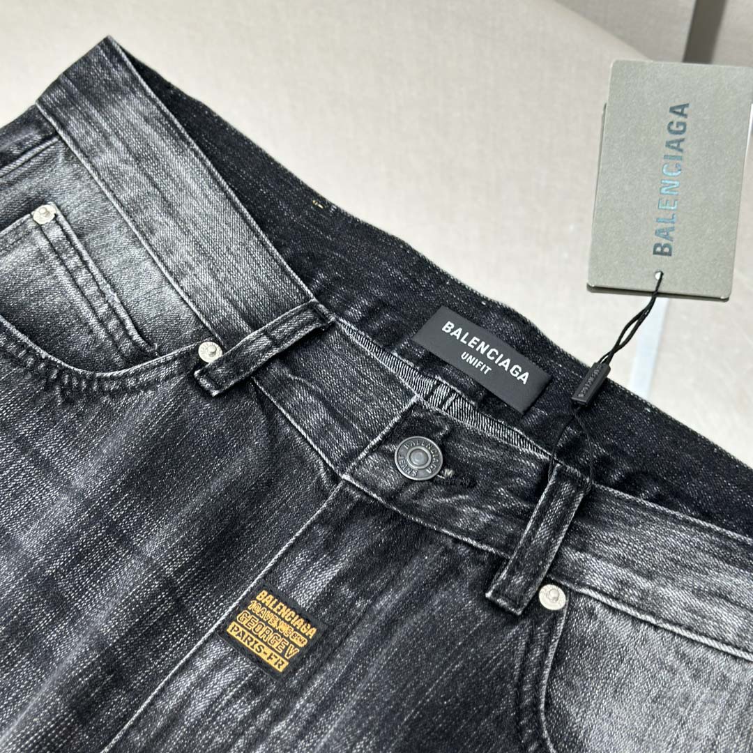 Balenciaga Fitted Low-waist Pants In Black - EUR FASHION