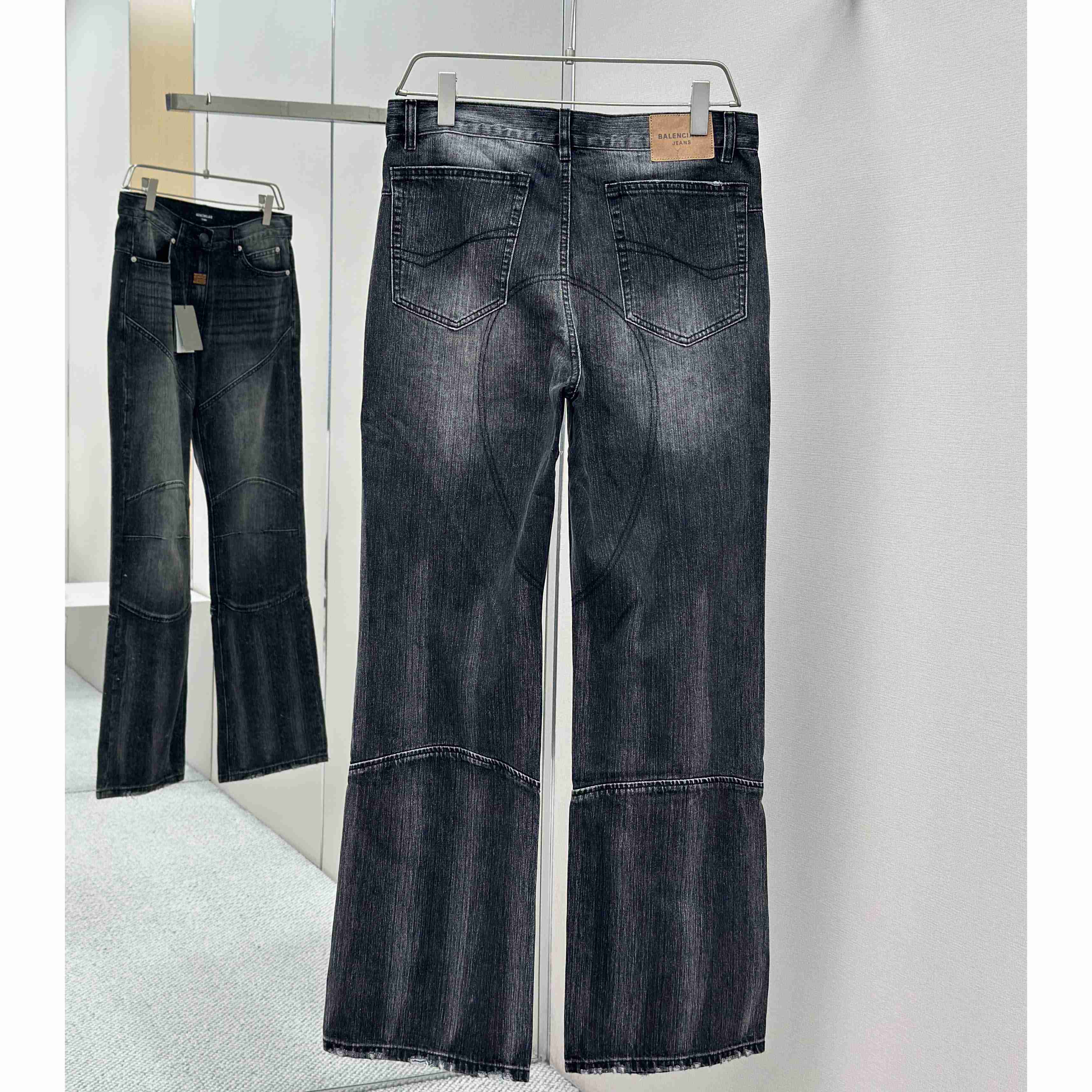 Balenciaga Fitted Low-waist Pants In Black - EUR FASHION