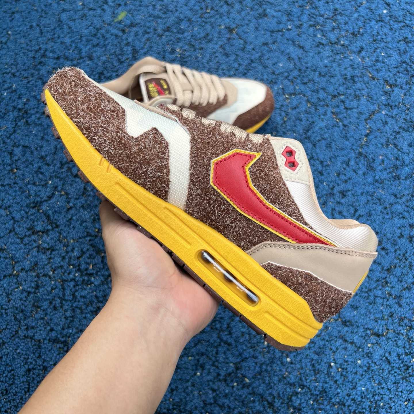 Nike Air Max 1 .SWOOSH Big Head Origins HV5776-200  - EUR FASHION