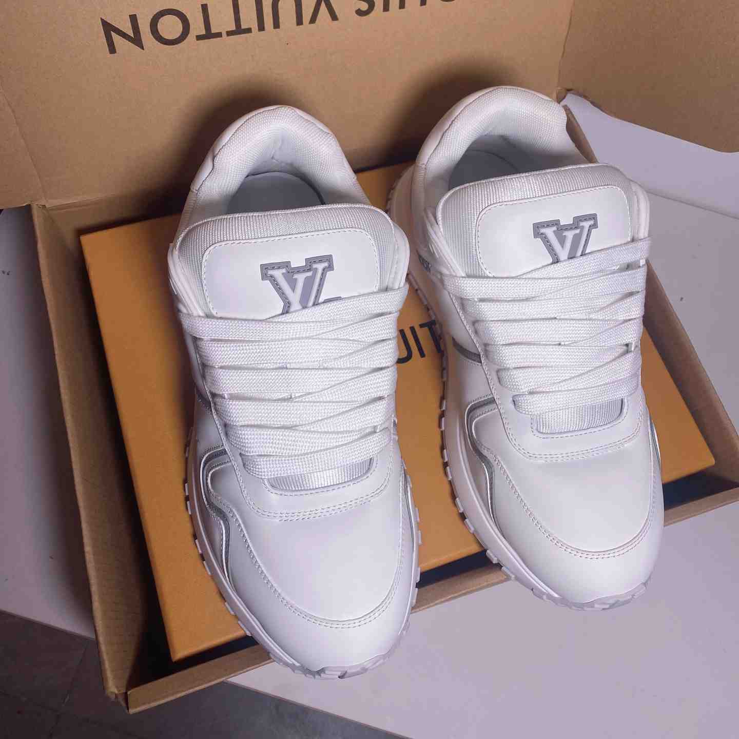 Louis Vuitton Run Away Maxi Sneaker   1AHSRM - EUR FASHION