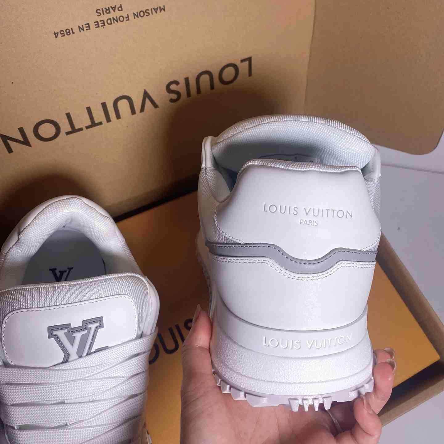 Louis Vuitton Run Away Maxi Sneaker   1AHSRM - EUR FASHION