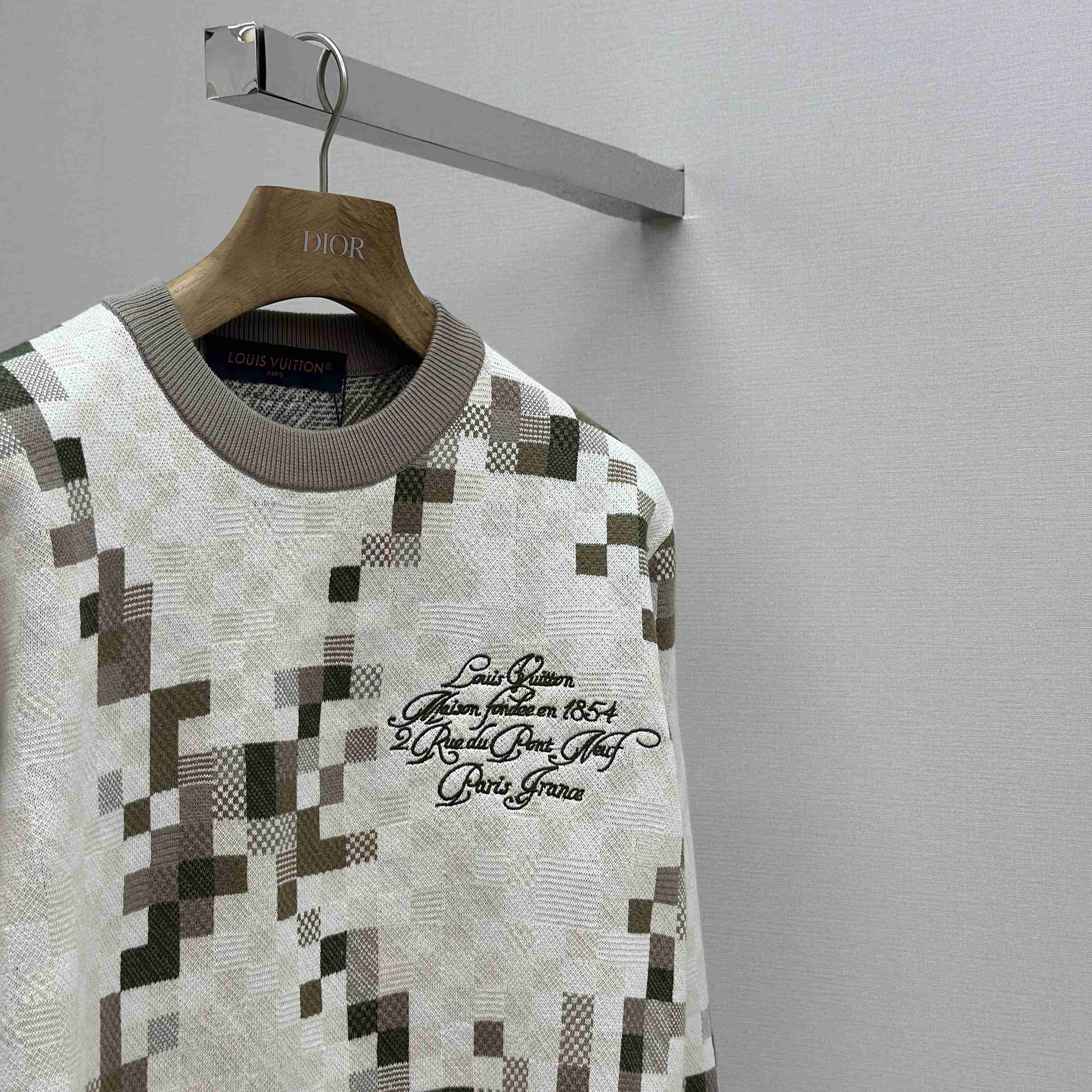 Louis Vuitton Graphic Crewneck   - EUR FASHION